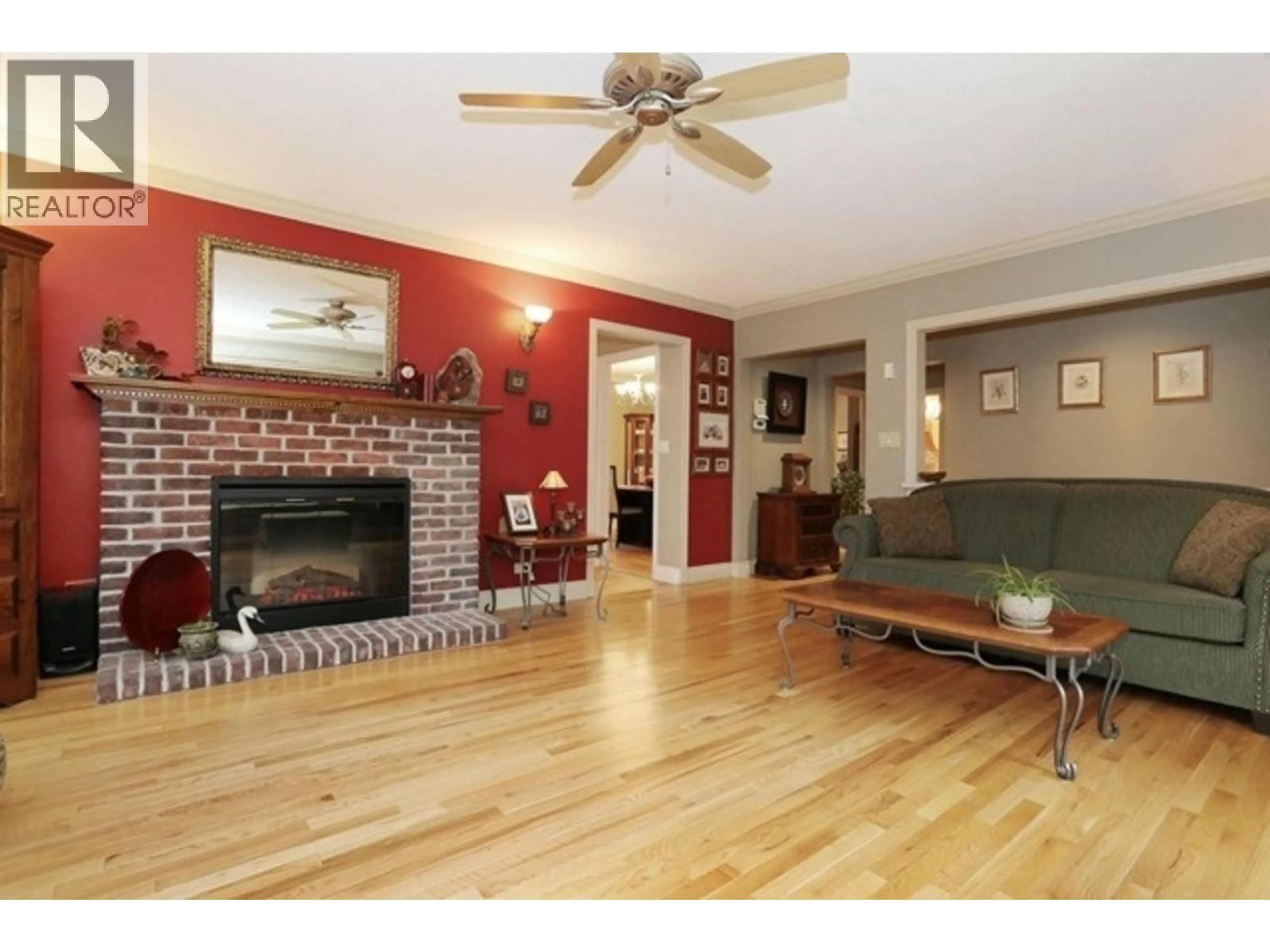 Living room with furniture, wood/laminate floor for 5214 12TH AVENUE, Delta British Columbia V4M2A8