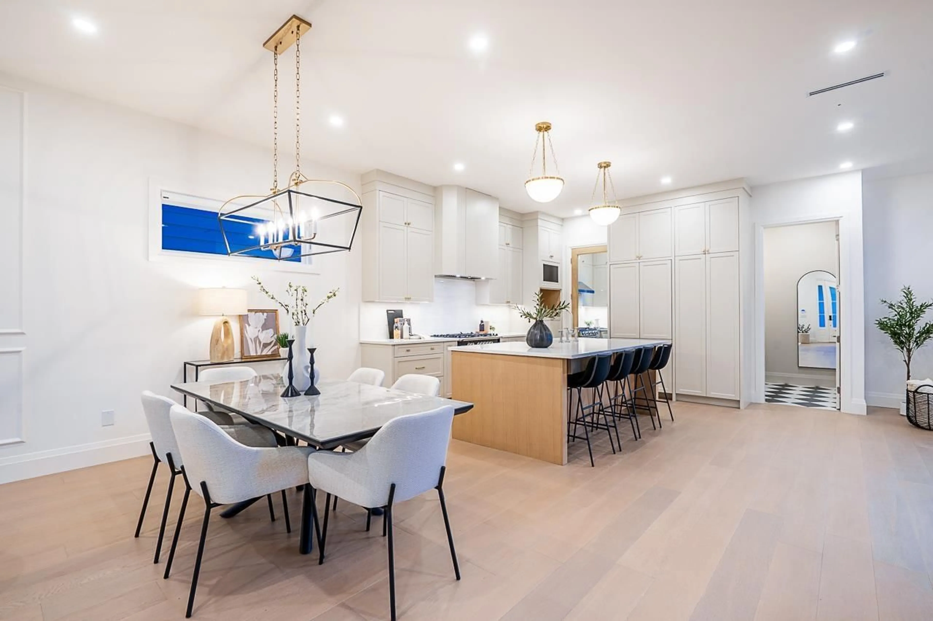 Contemporary kitchen, unknown for 1495 168 STREET, Surrey British Columbia V3S9M4