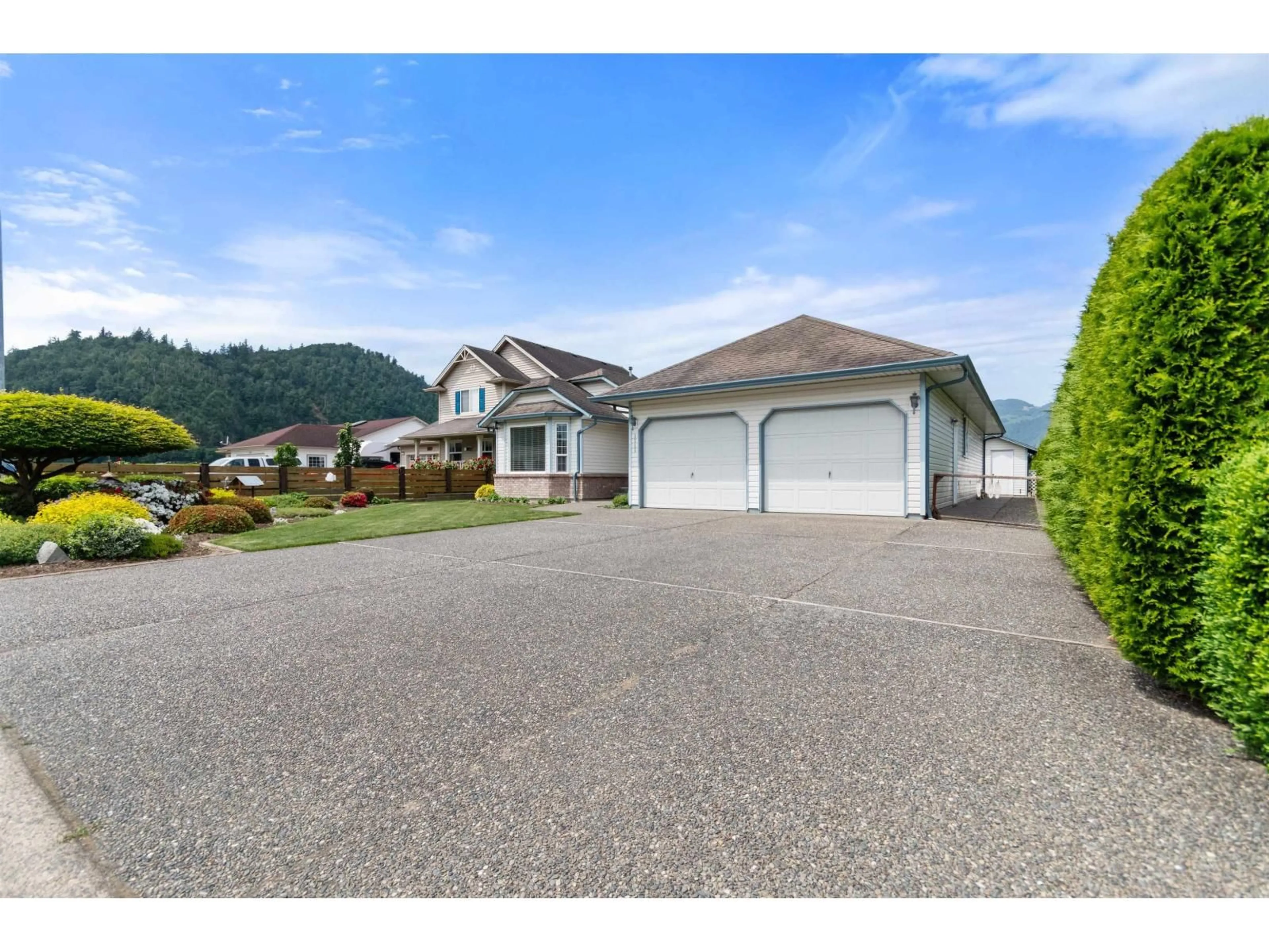 A pic from outside/outdoor area/front of a property/back of a property/a pic from drone, unknown for 1711 BEAMAN DRIVE, Agassiz British Columbia V0M1A3