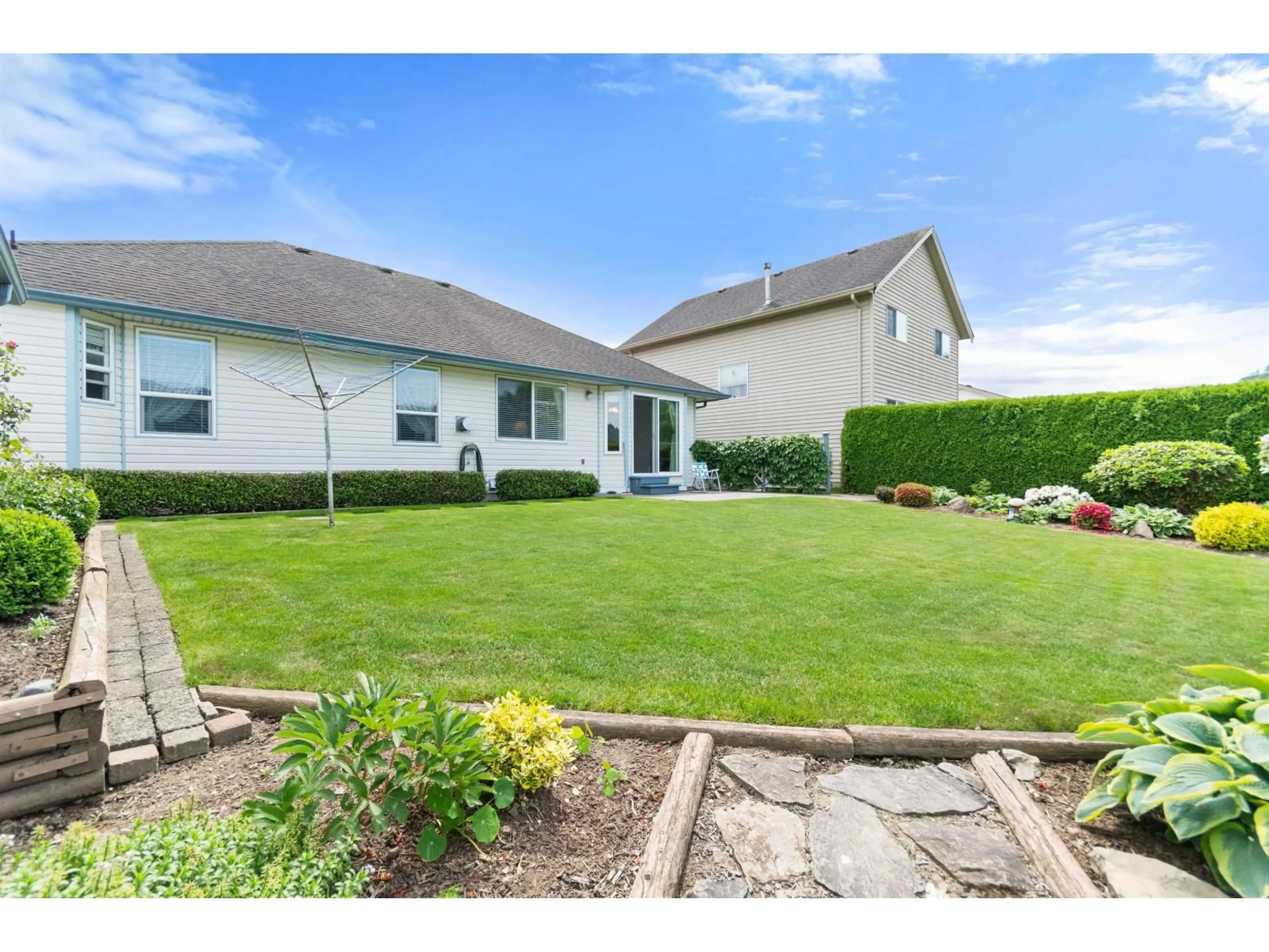 A pic from outside/outdoor area/front of a property/back of a property/a pic from drone, street for 1711 BEAMAN DRIVE, Agassiz British Columbia V0M1A3