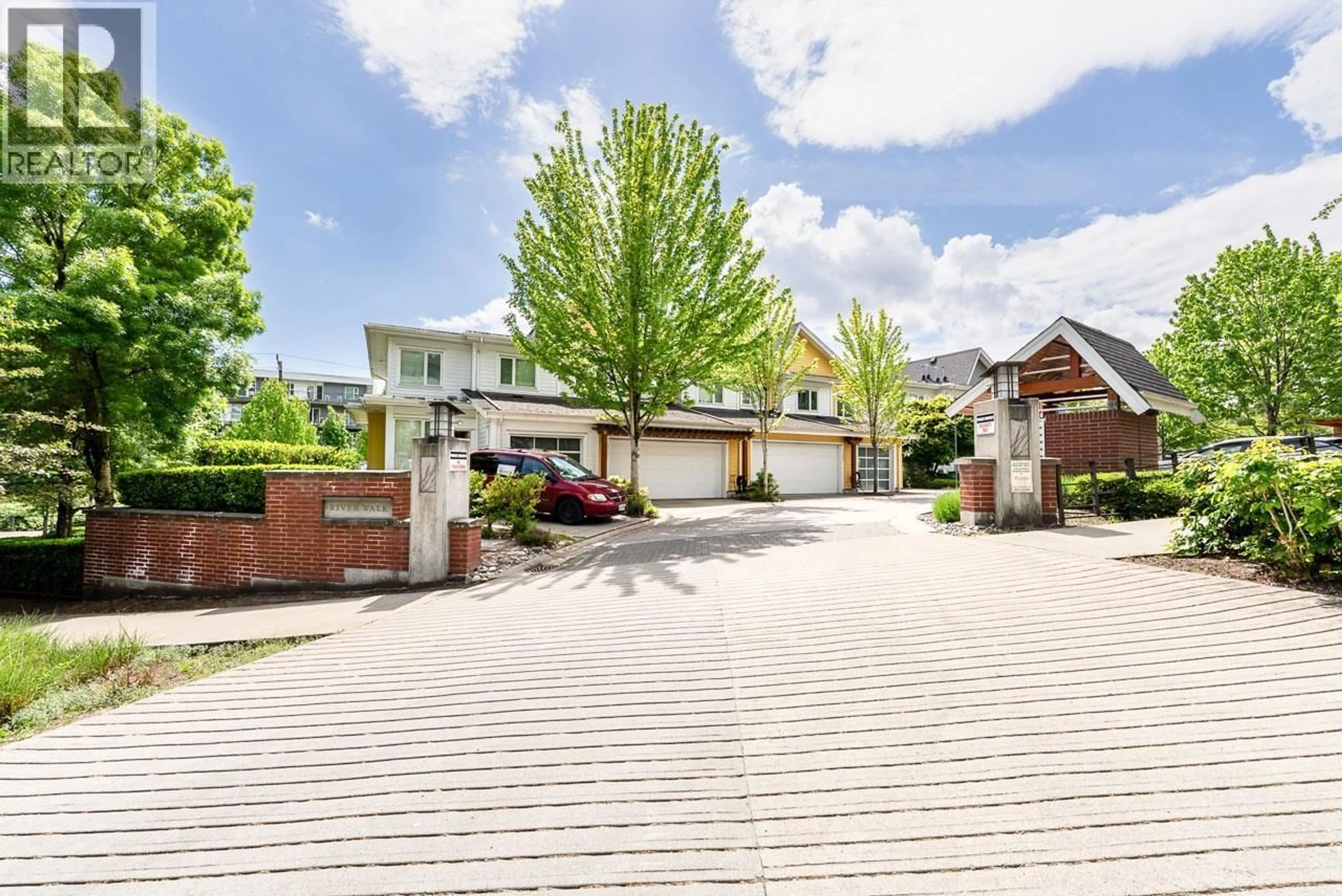 A pic from outside/outdoor area/front of a property/back of a property/a pic from drone, street for 3187 E KENT AVENUE NORTH, Vancouver British Columbia V5S4Y1