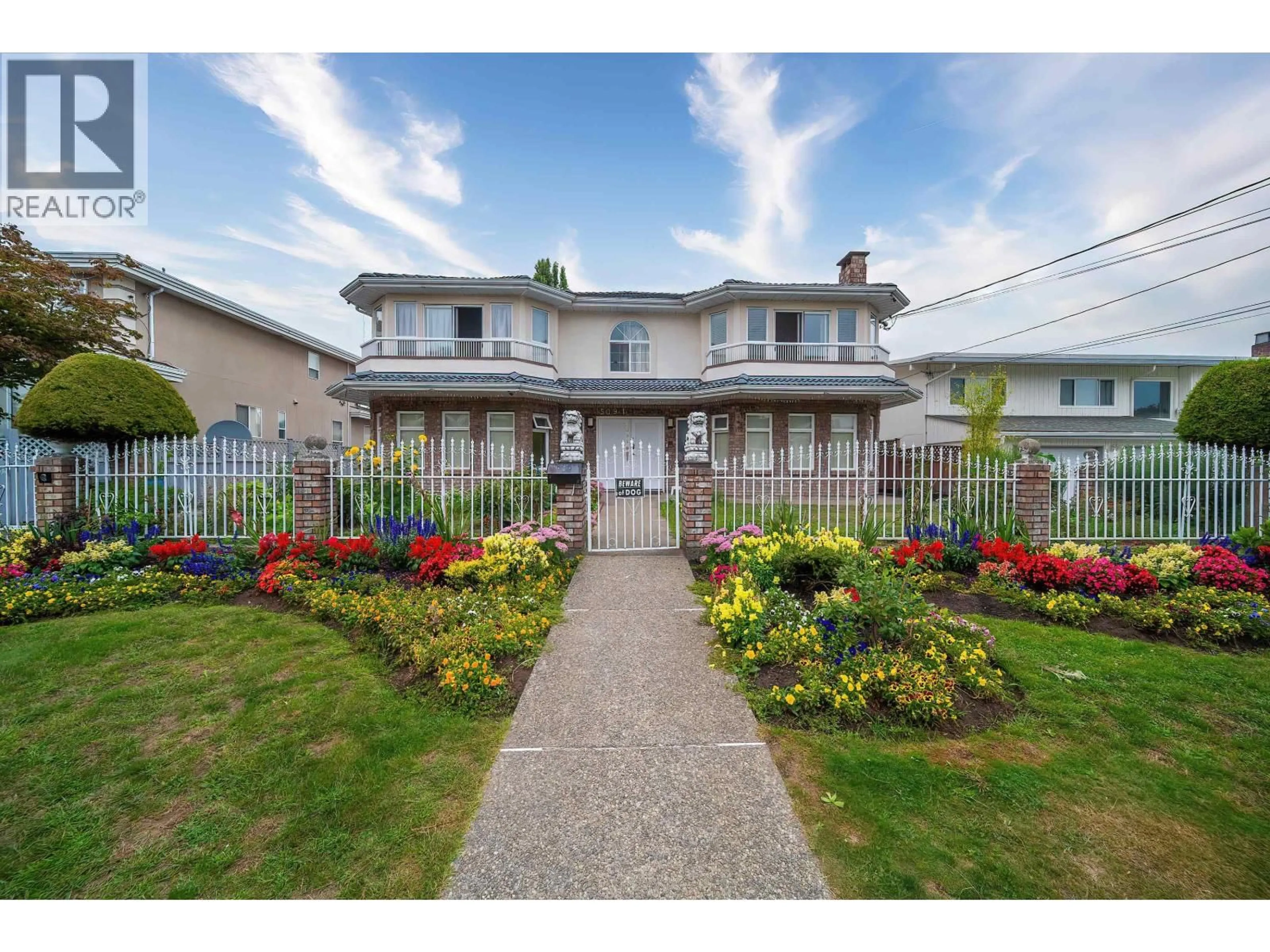 A pic from outside/outdoor area/front of a property/back of a property/a pic from drone, street for 5091 SIDLEY STREET, Burnaby British Columbia V5J1T6
