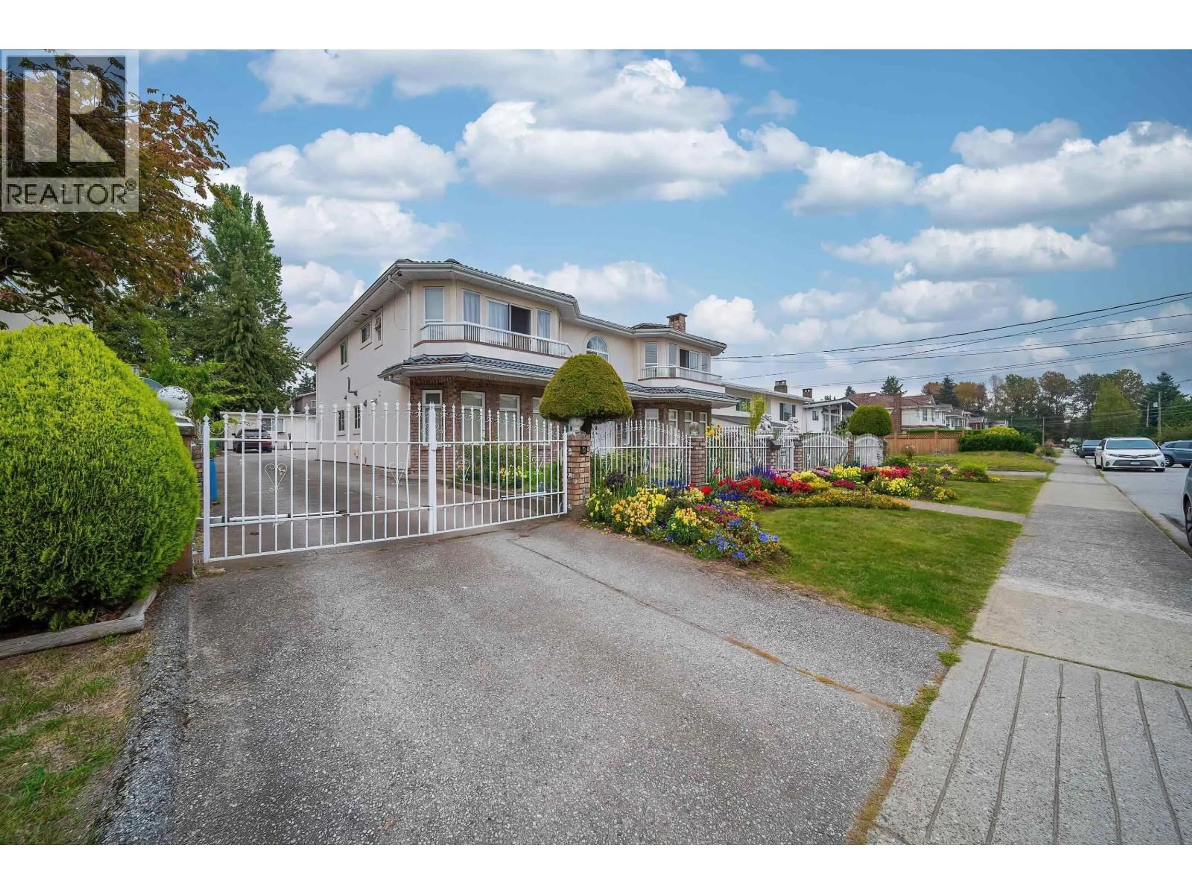 A pic from outside/outdoor area/front of a property/back of a property/a pic from drone, street for 5091 SIDLEY STREET, Burnaby British Columbia V5J1T6