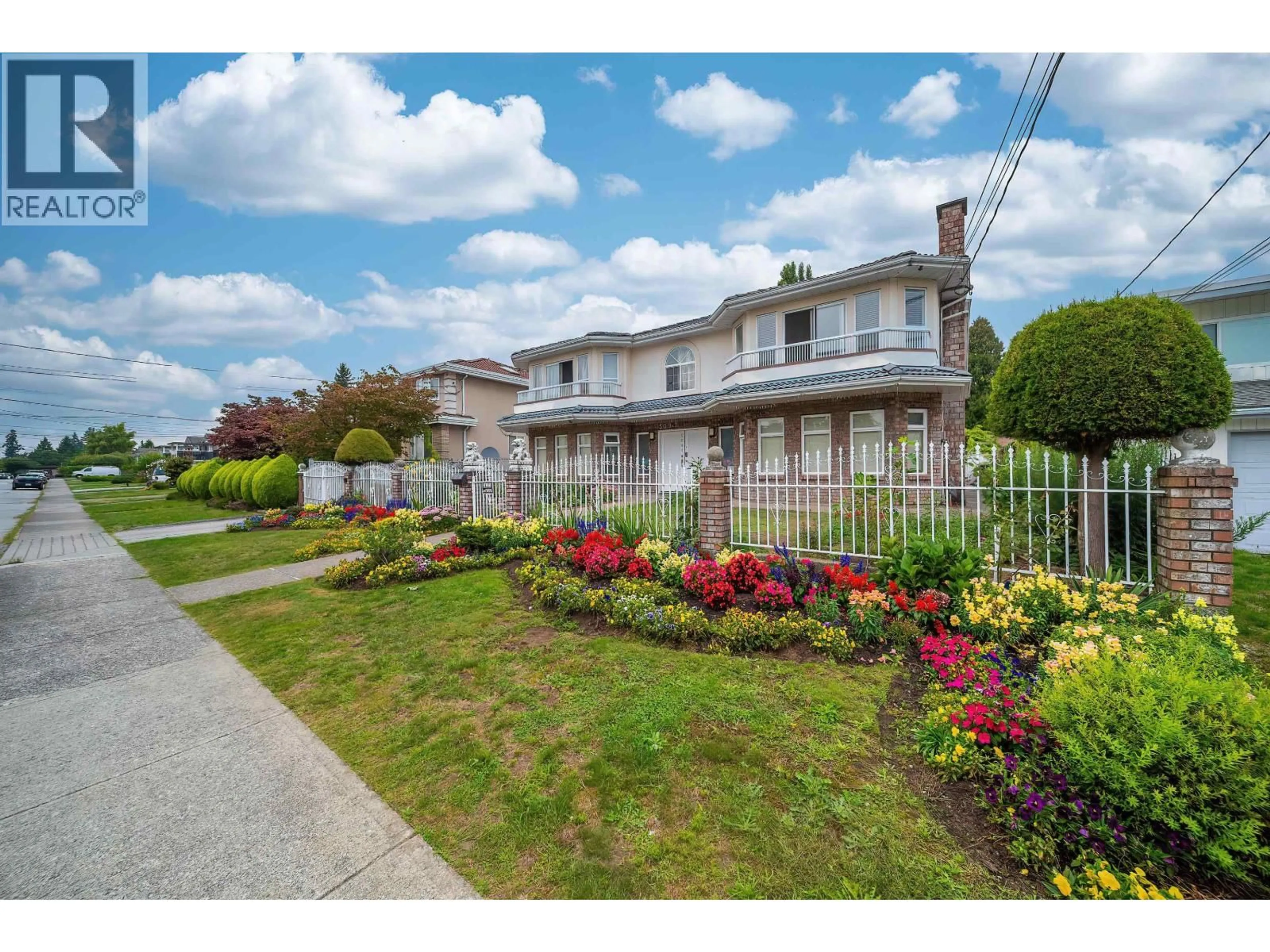 A pic from outside/outdoor area/front of a property/back of a property/a pic from drone, street for 5091 SIDLEY STREET, Burnaby British Columbia V5J1T6