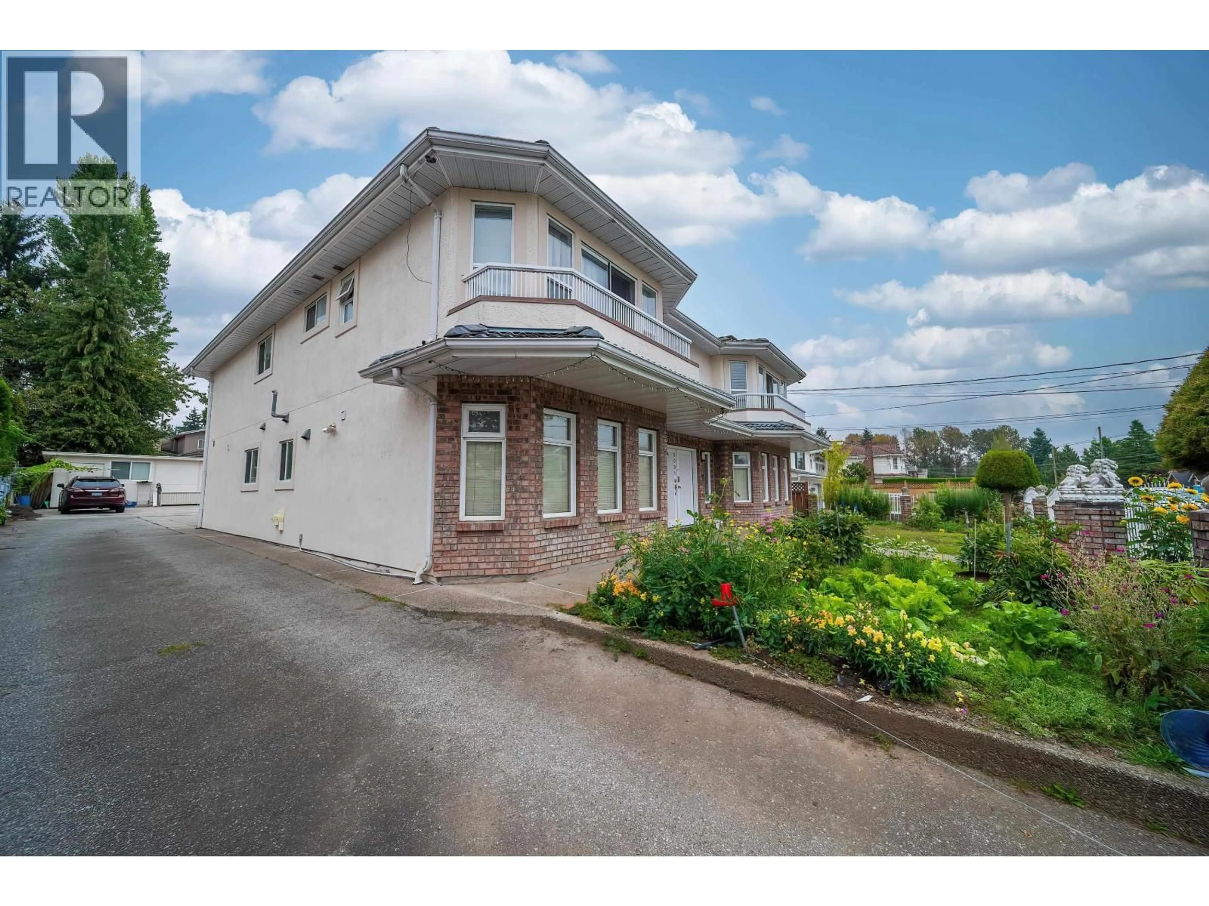 A pic from outside/outdoor area/front of a property/back of a property/a pic from drone, street for 5091 SIDLEY STREET, Burnaby British Columbia V5J1T6