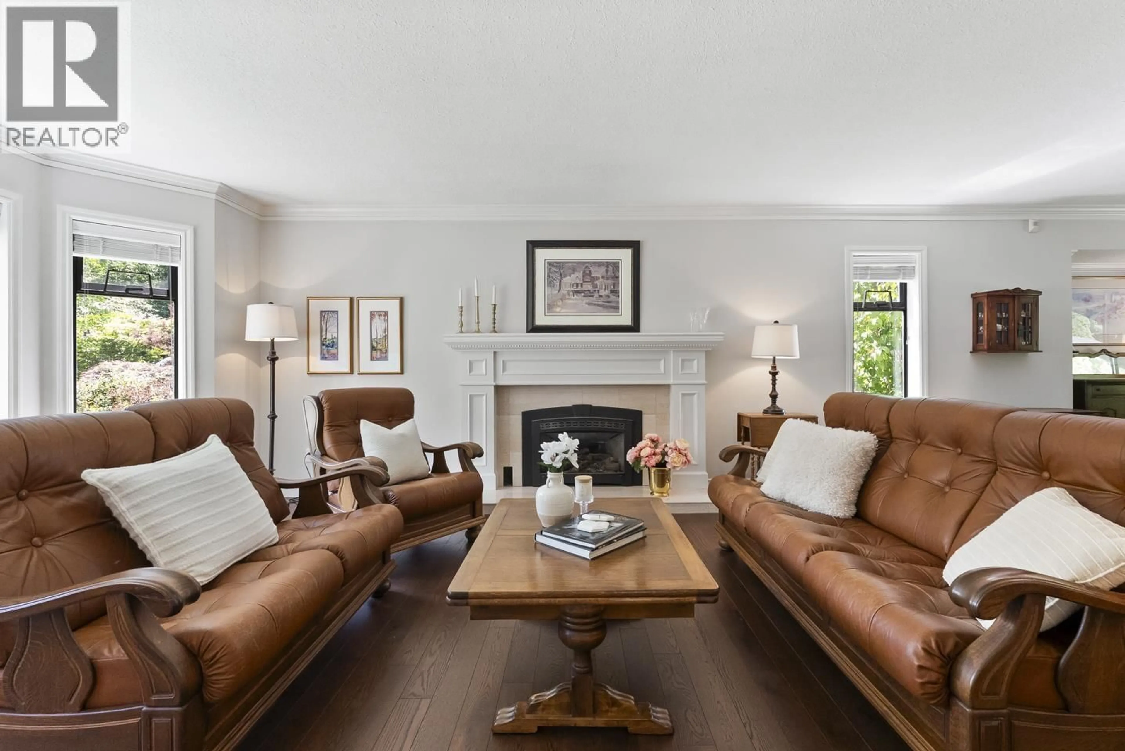 Living room with furniture, unknown for 9927 RATHBURN DRIVE, Burnaby British Columbia V3J7J5