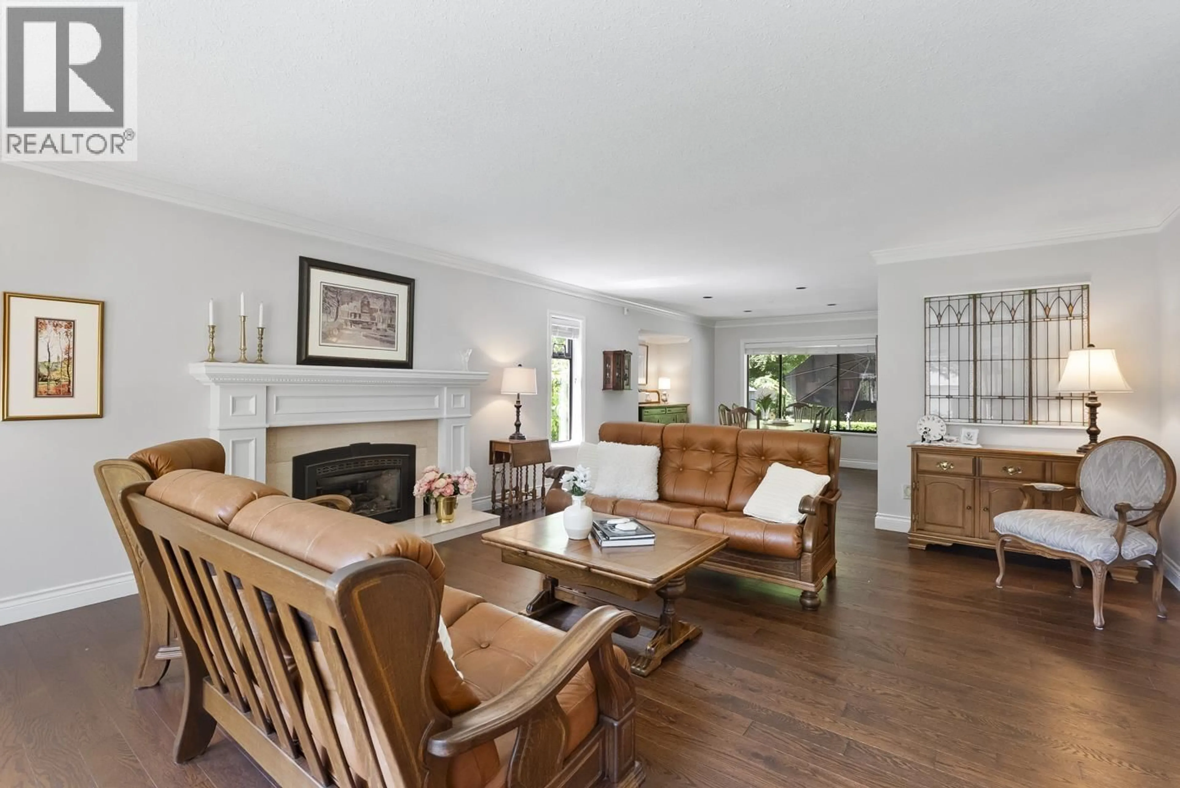 Living room with furniture, unknown for 9927 RATHBURN DRIVE, Burnaby British Columbia V3J7J5