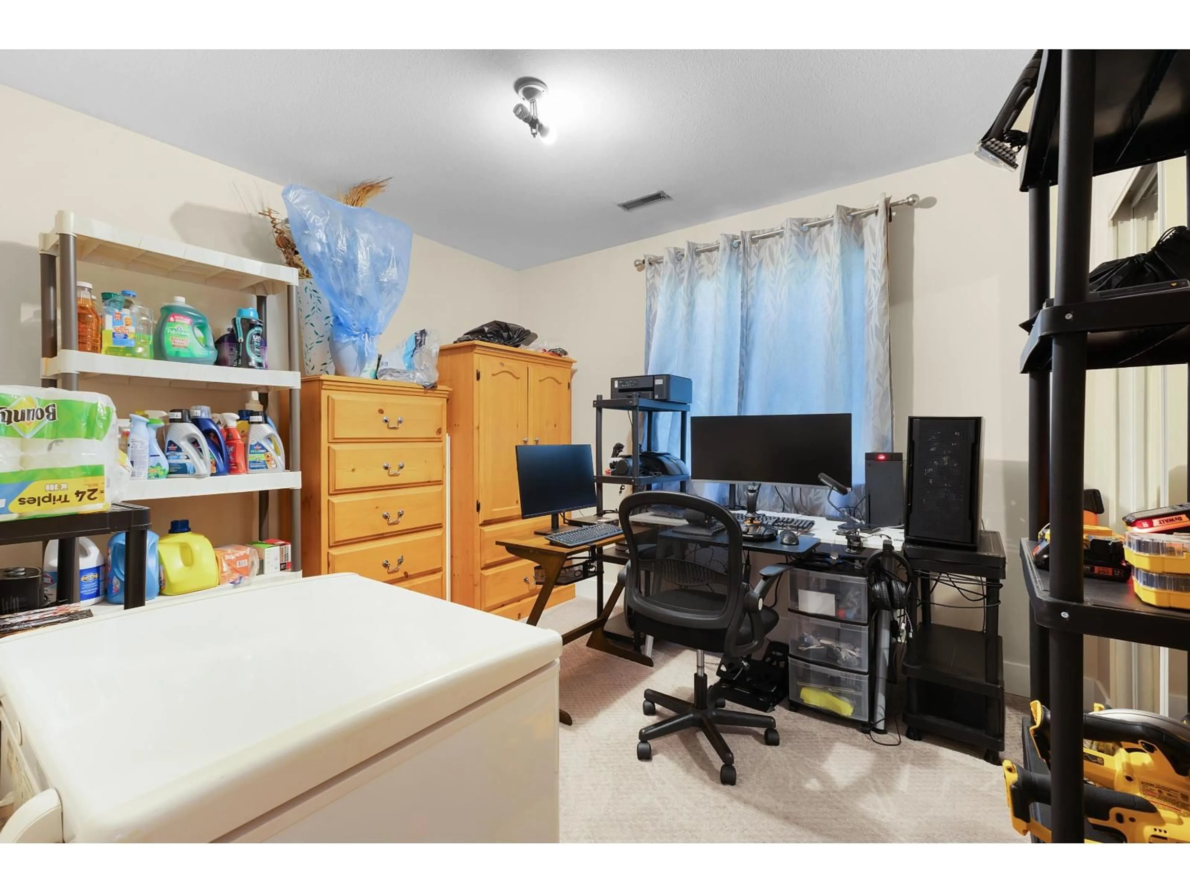 A pic of a room for 15971 101A AVENUE, Surrey British Columbia V4N2N6