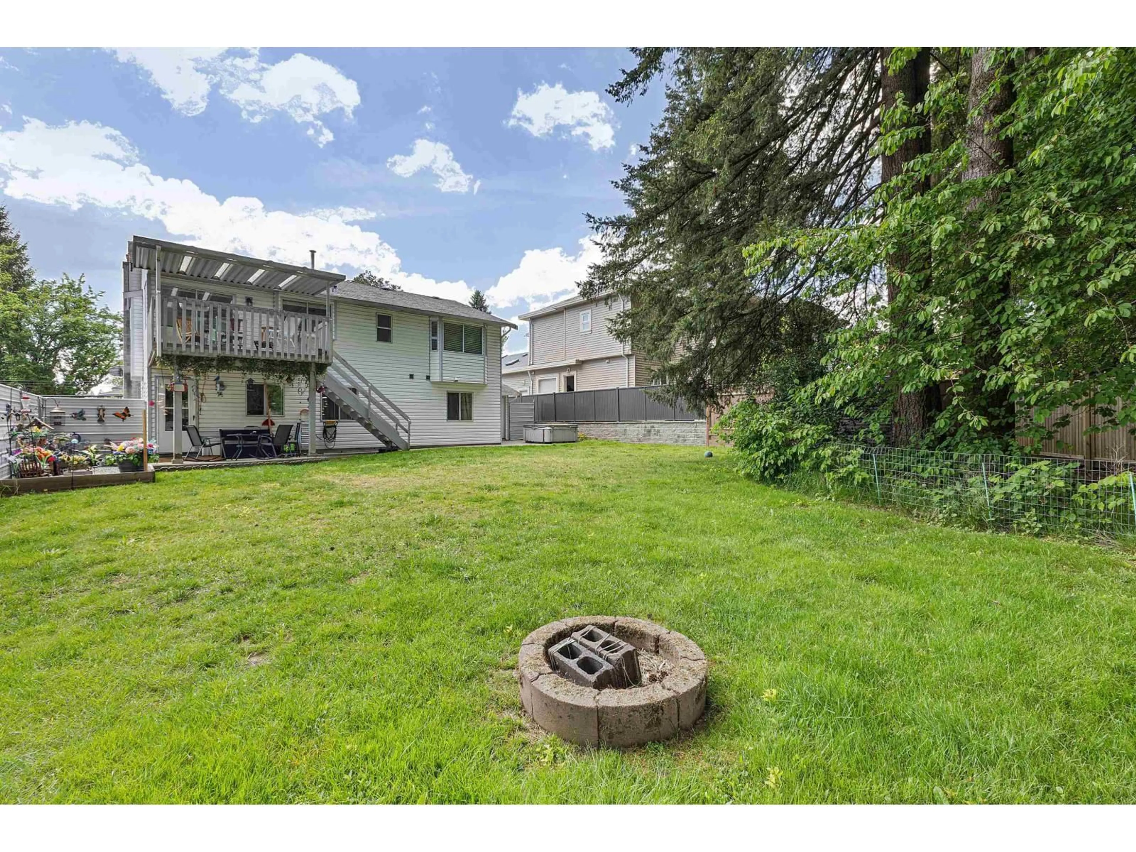 Patio, unknown for 15971 101A AVENUE, Surrey British Columbia V4N2N6