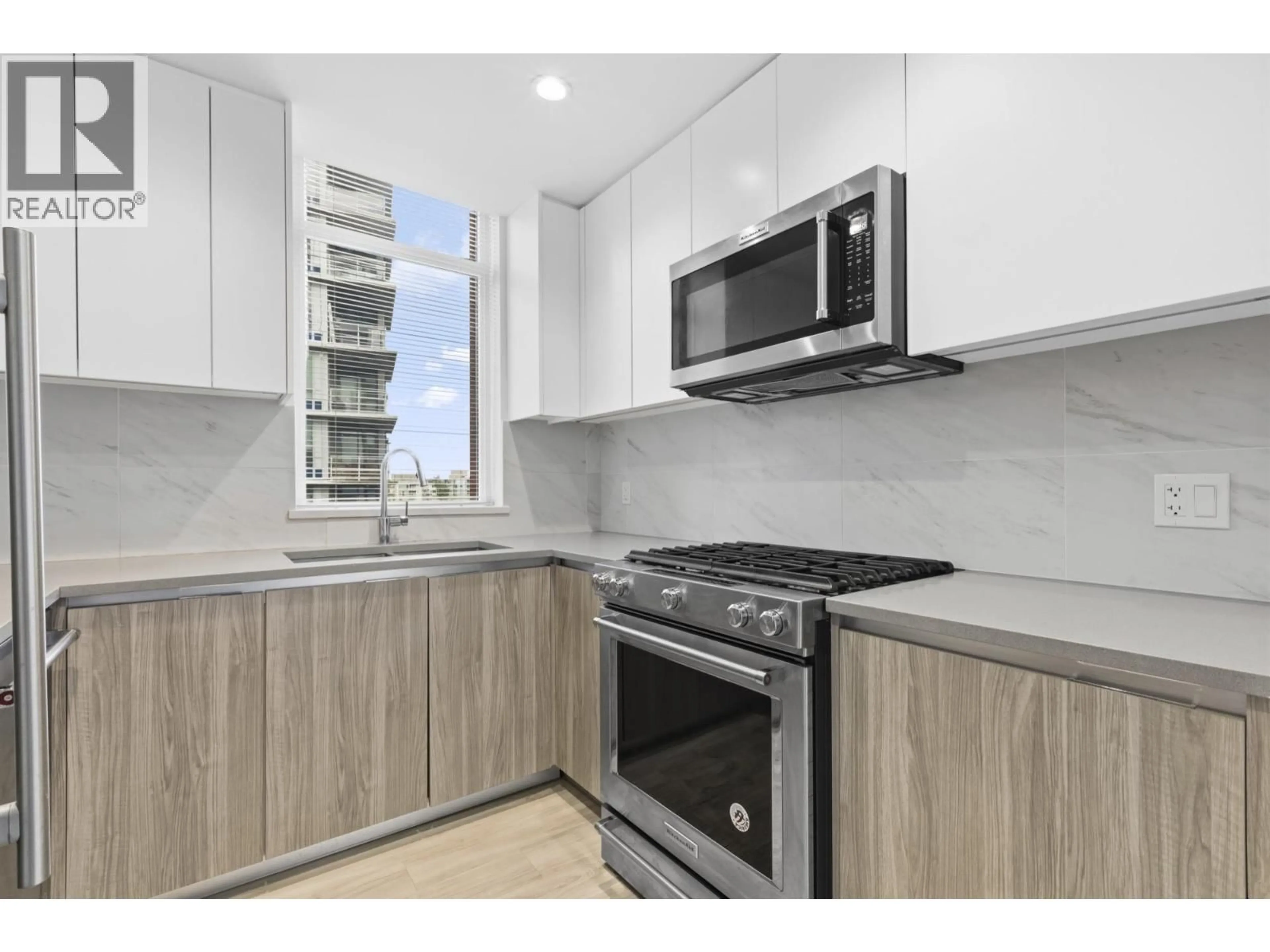 Standard kitchen, unknown for 702 - 8940 UNIVERSITY CRESCENT, Burnaby British Columbia V5A0E7
