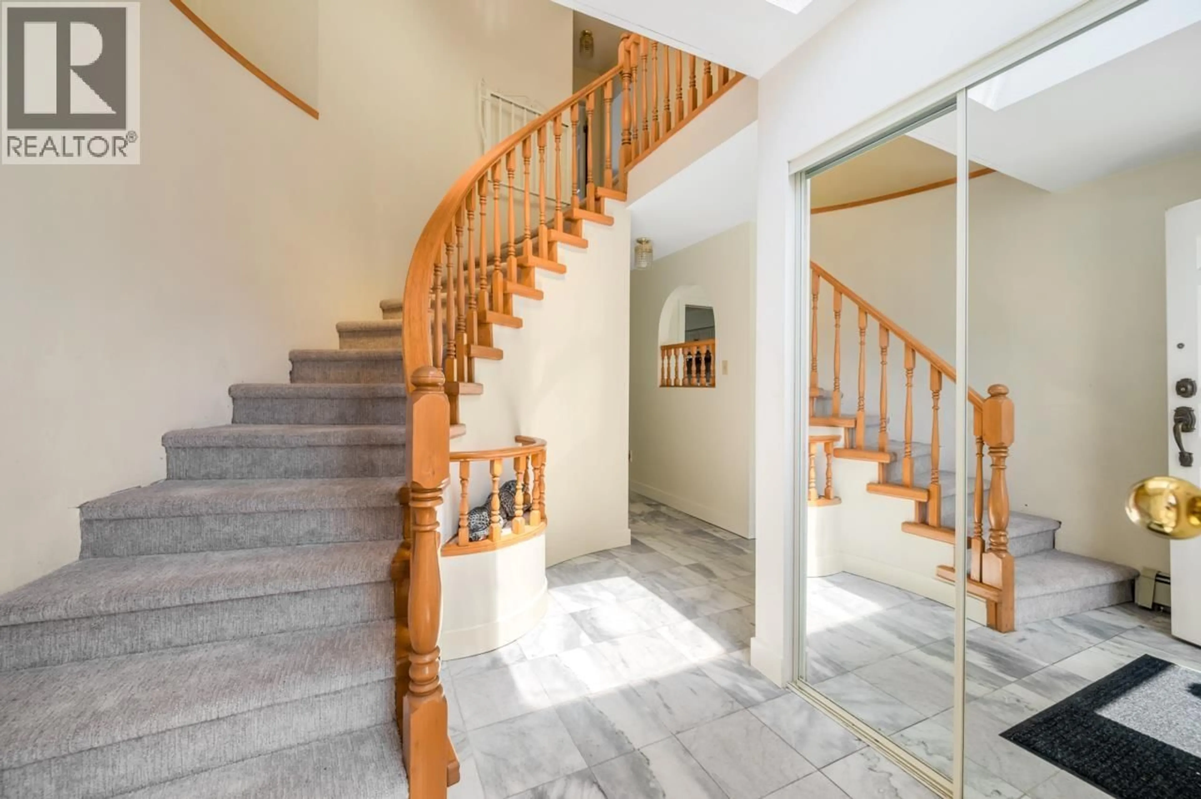 Indoor foyer for 2547 34TH AVENUE, Vancouver British Columbia V5R2T1