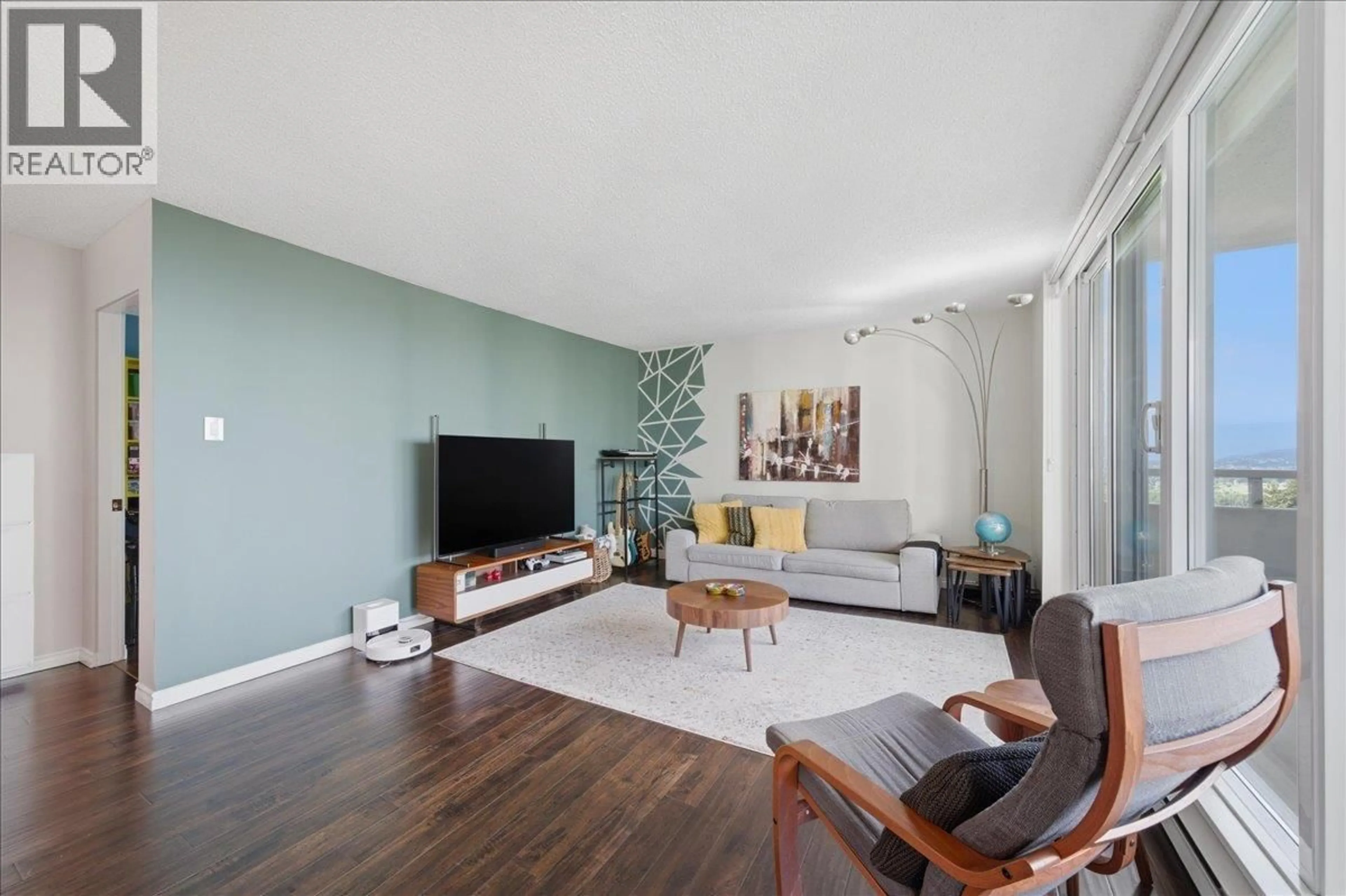 Living room with furniture, unknown for 1006 - 4160 SARDIS STREET, Burnaby British Columbia V5H1K2