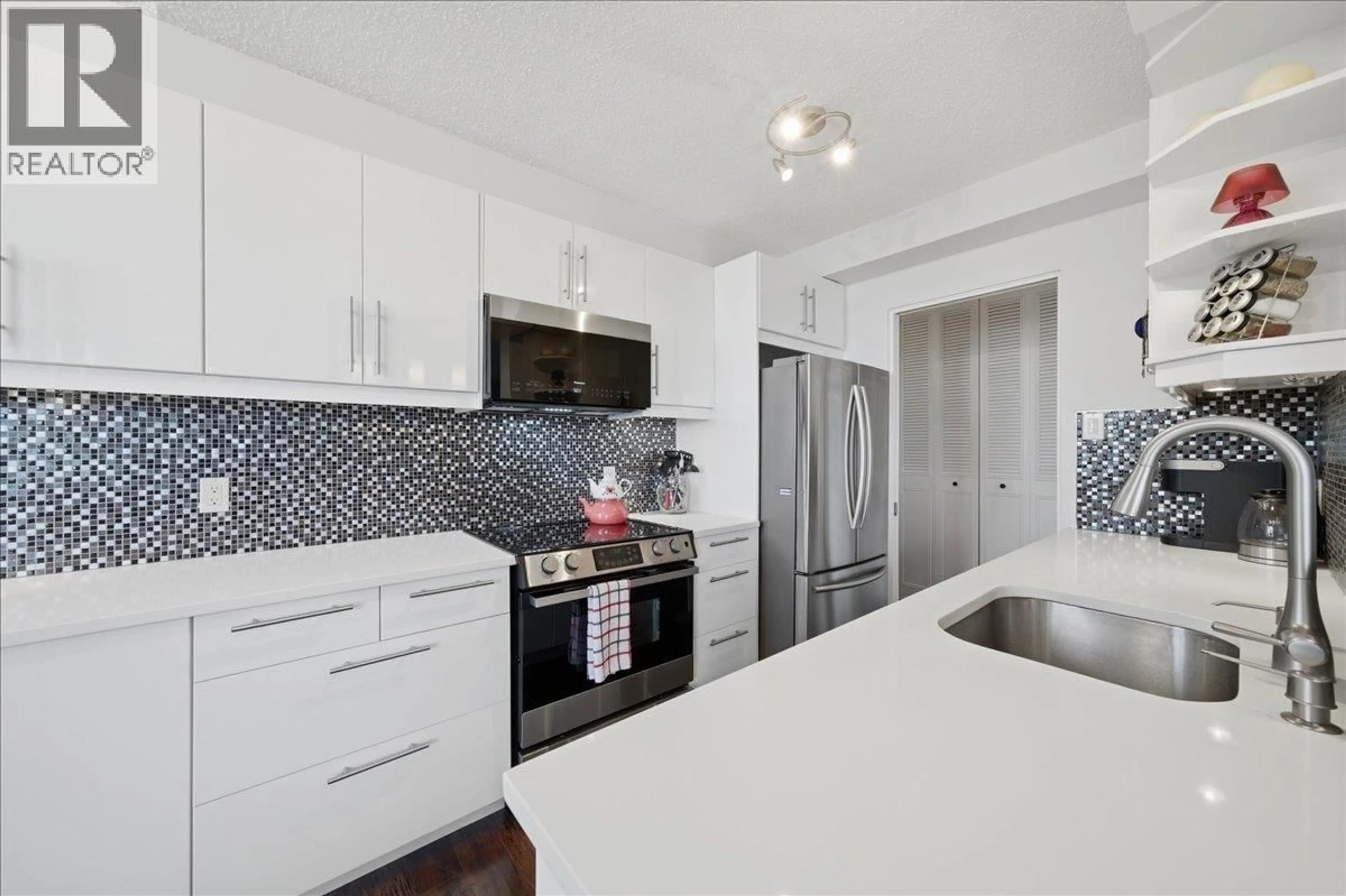 Unknown for 1006 - 4160 SARDIS STREET, Burnaby British Columbia V5H1K2