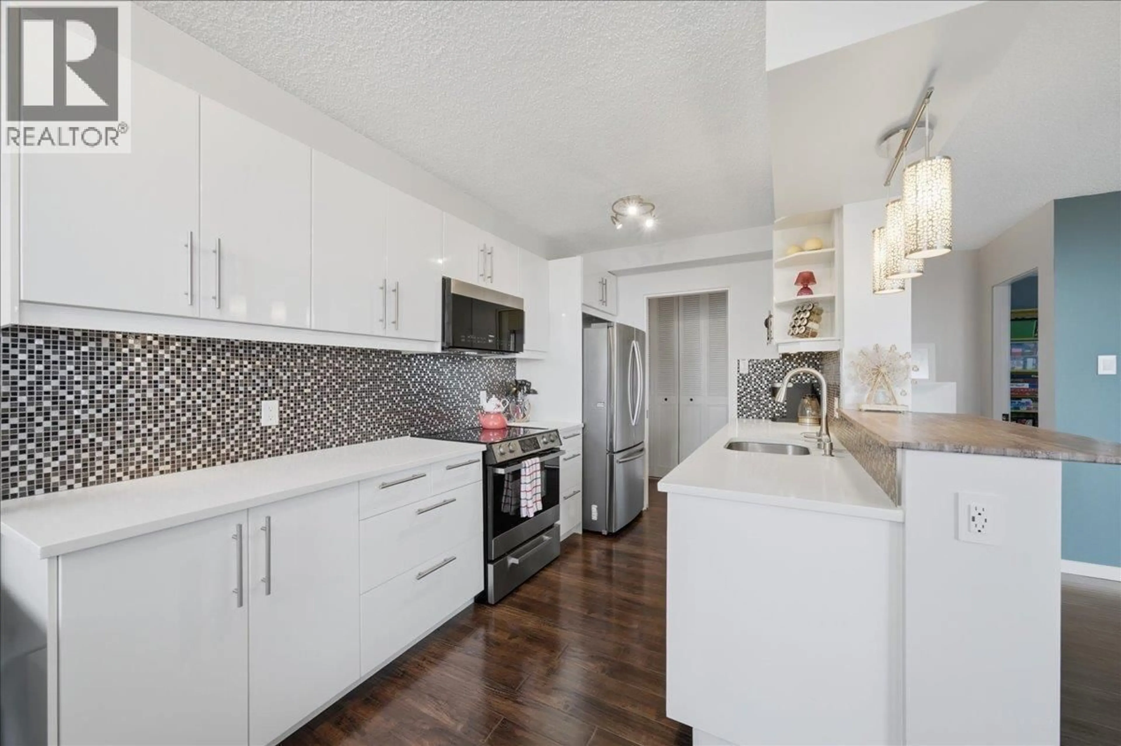 Contemporary kitchen, ceramic/tile floor for 1006 - 4160 SARDIS STREET, Burnaby British Columbia V5H1K2