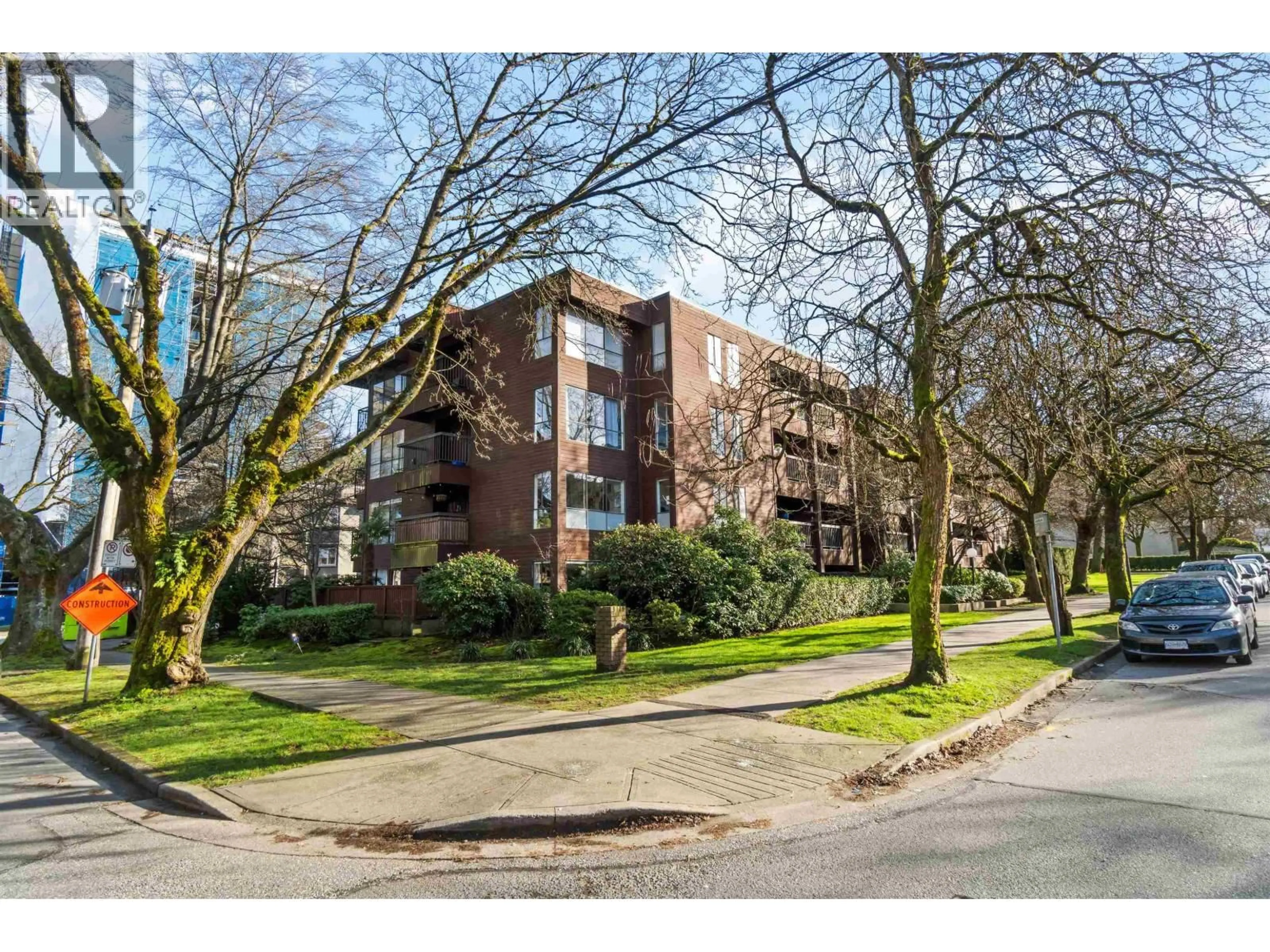 A pic from outside/outdoor area/front of a property/back of a property/a pic from drone, street for 402 - 2920 ASH STREET, Vancouver British Columbia V5Z4A6