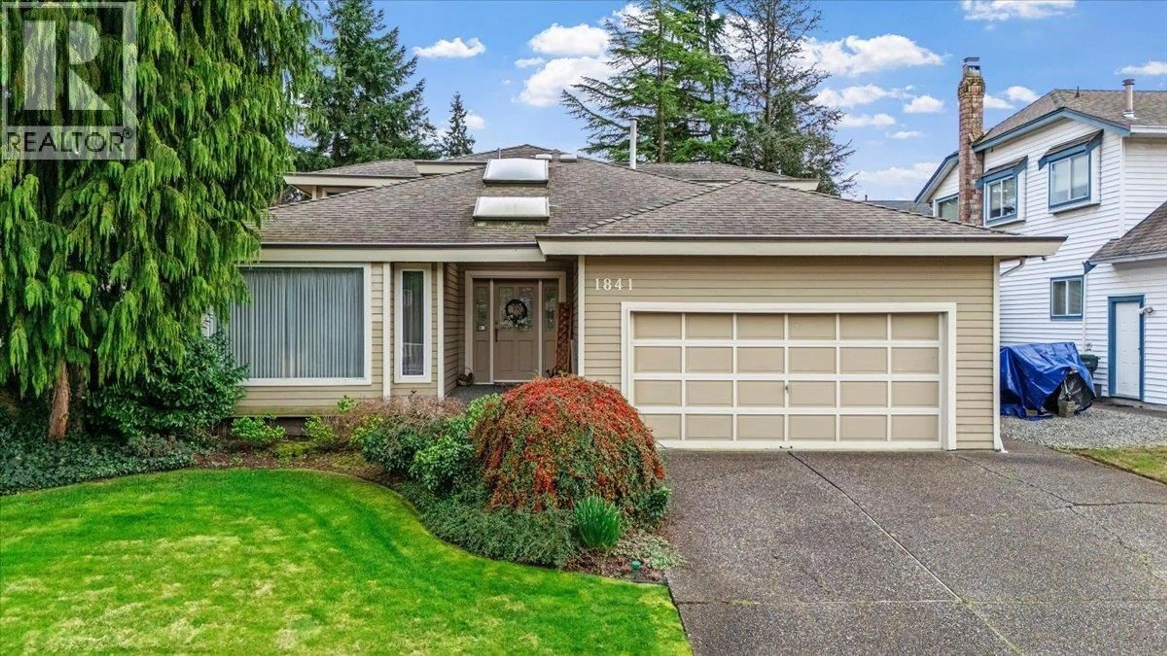 Home with vinyl exterior material, street for 1841 WALNUT CRESCENT, Coquitlam British Columbia V3J7S9