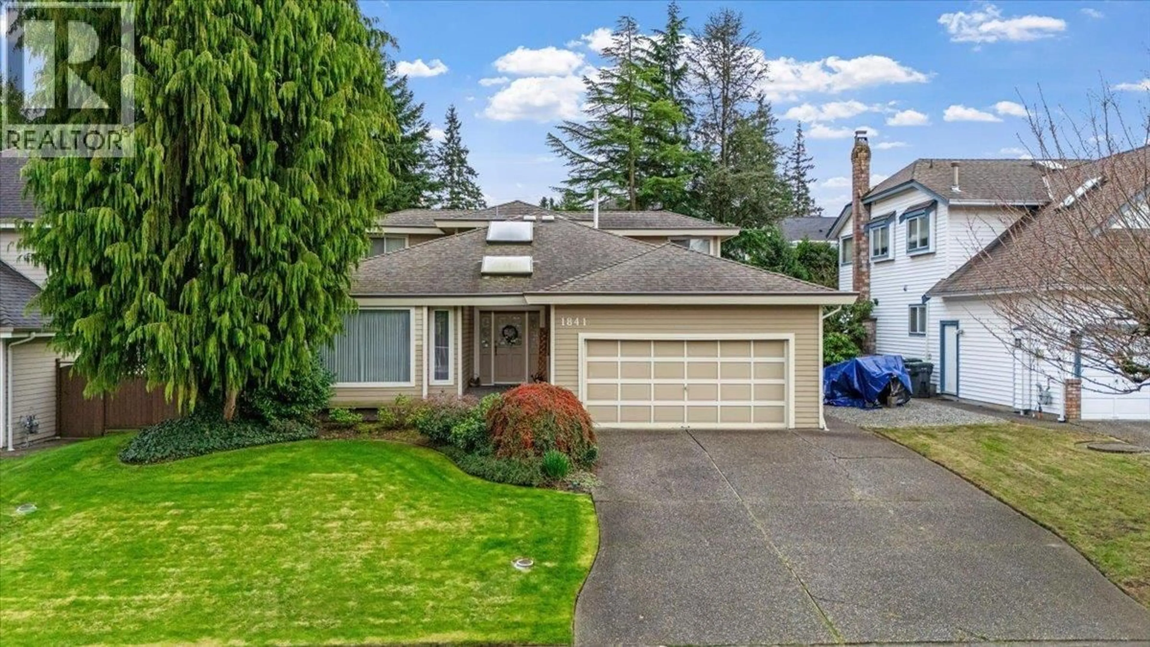 Home with vinyl exterior material, street for 1841 WALNUT CRESCENT, Coquitlam British Columbia V3J7S9