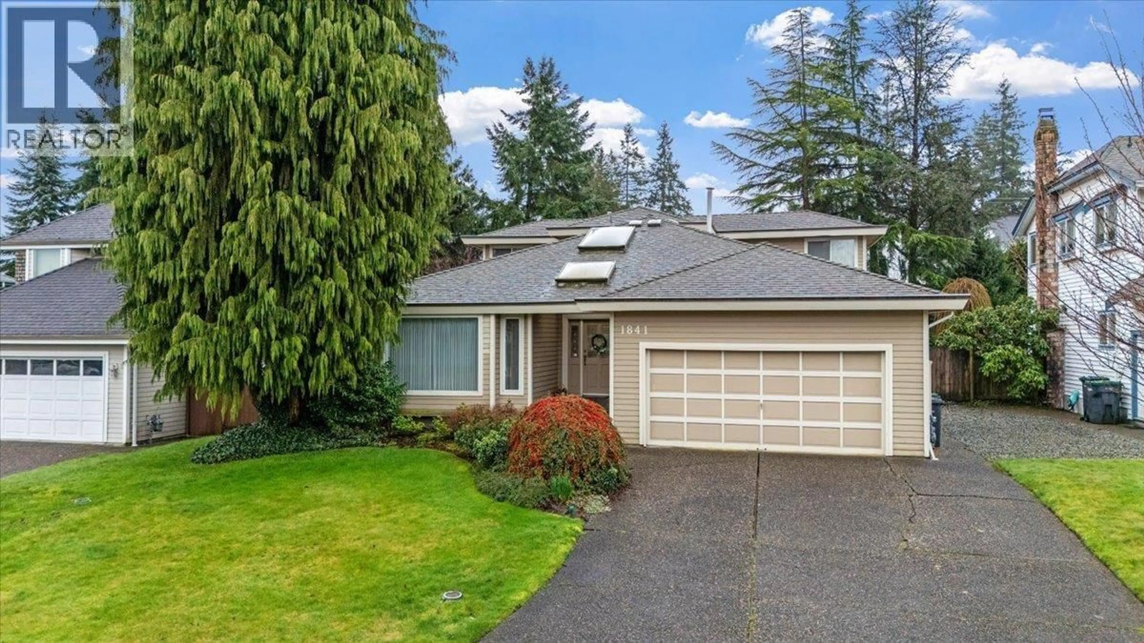 Home with vinyl exterior material, street for 1841 WALNUT CRESCENT, Coquitlam British Columbia V3J7S9