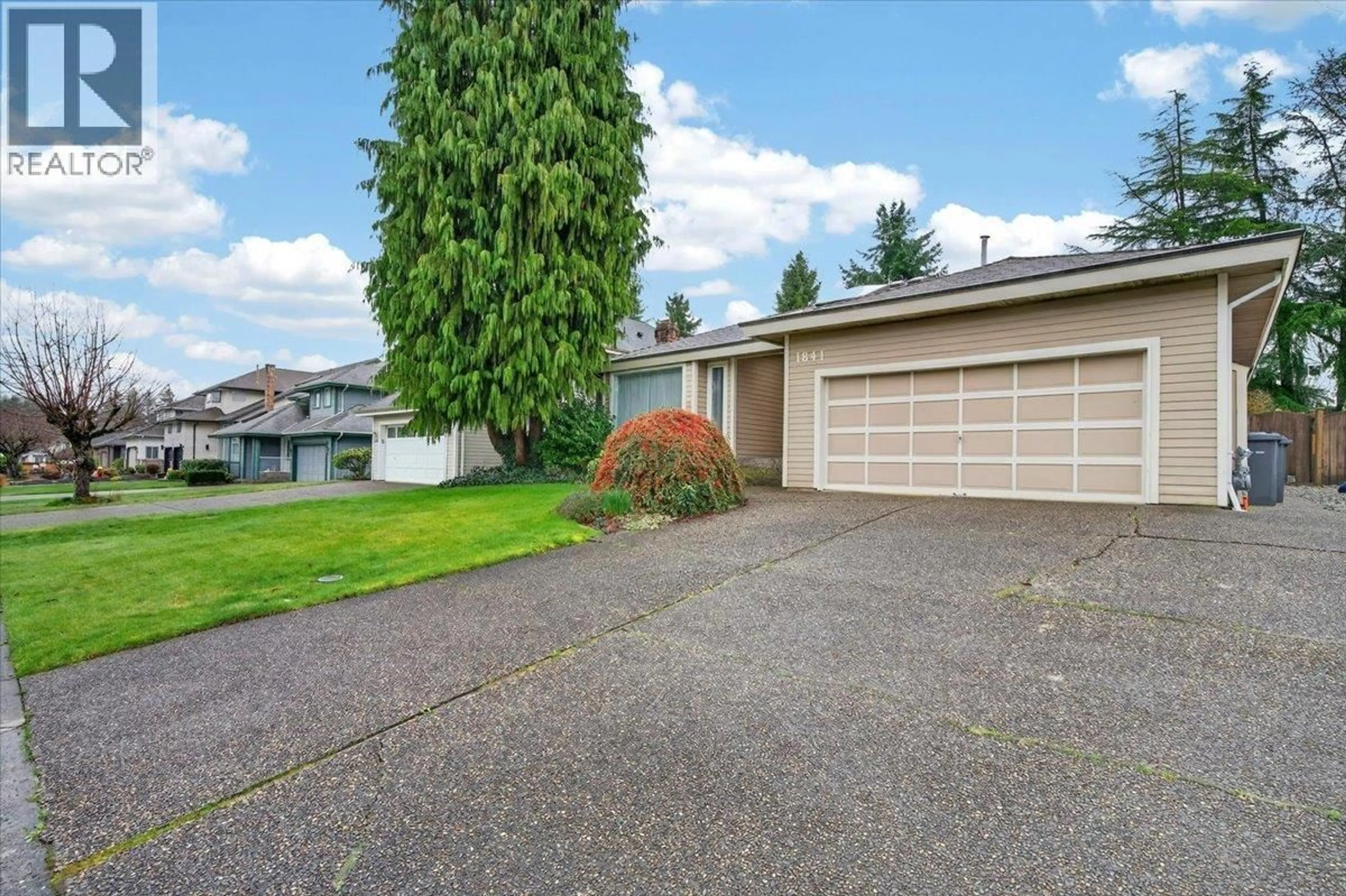 Home with vinyl exterior material, street for 1841 WALNUT CRESCENT, Coquitlam British Columbia V3J7S9