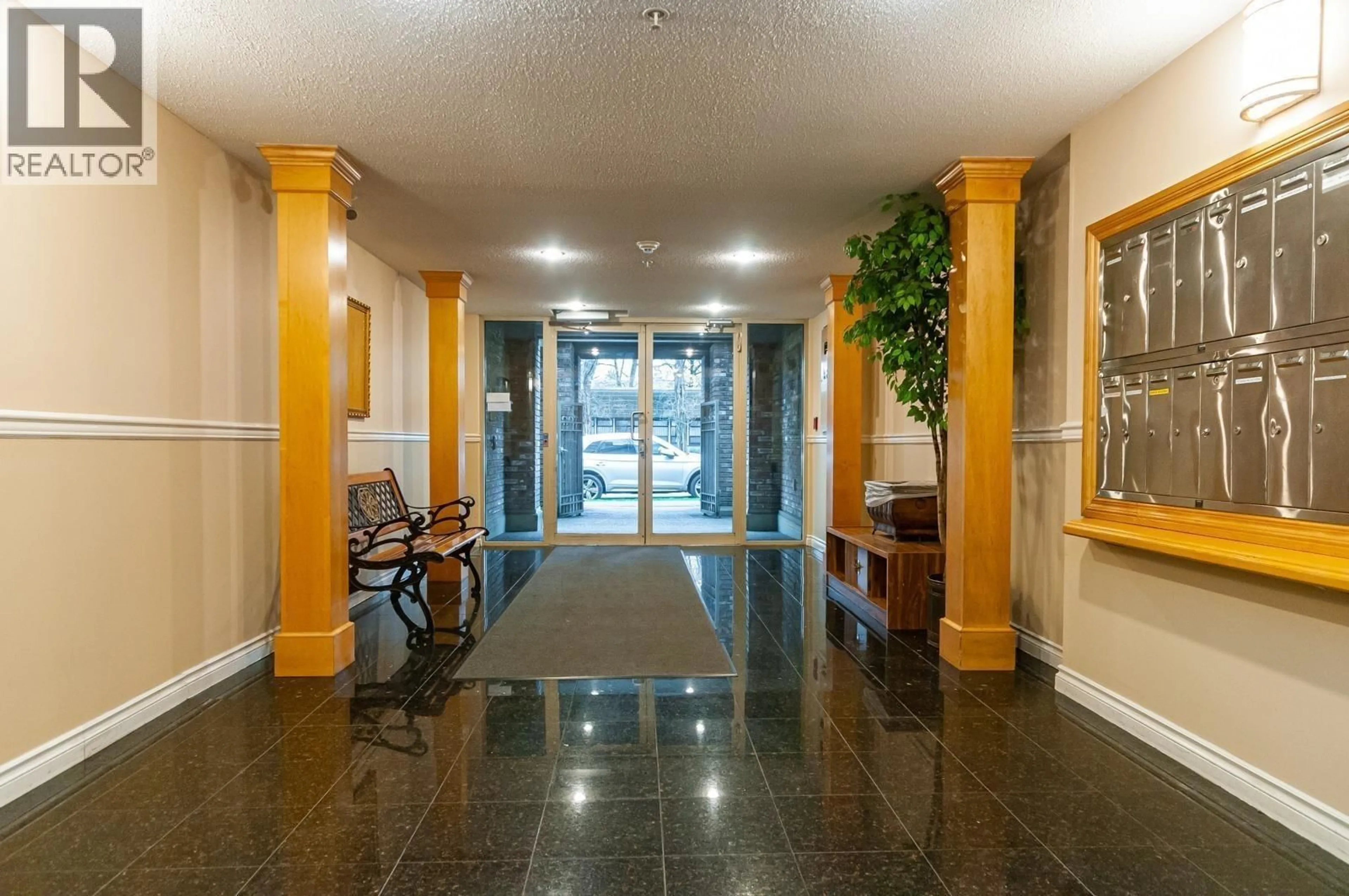 Indoor foyer for 208 - 5650 OAK STREET, Vancouver British Columbia V6M2V6