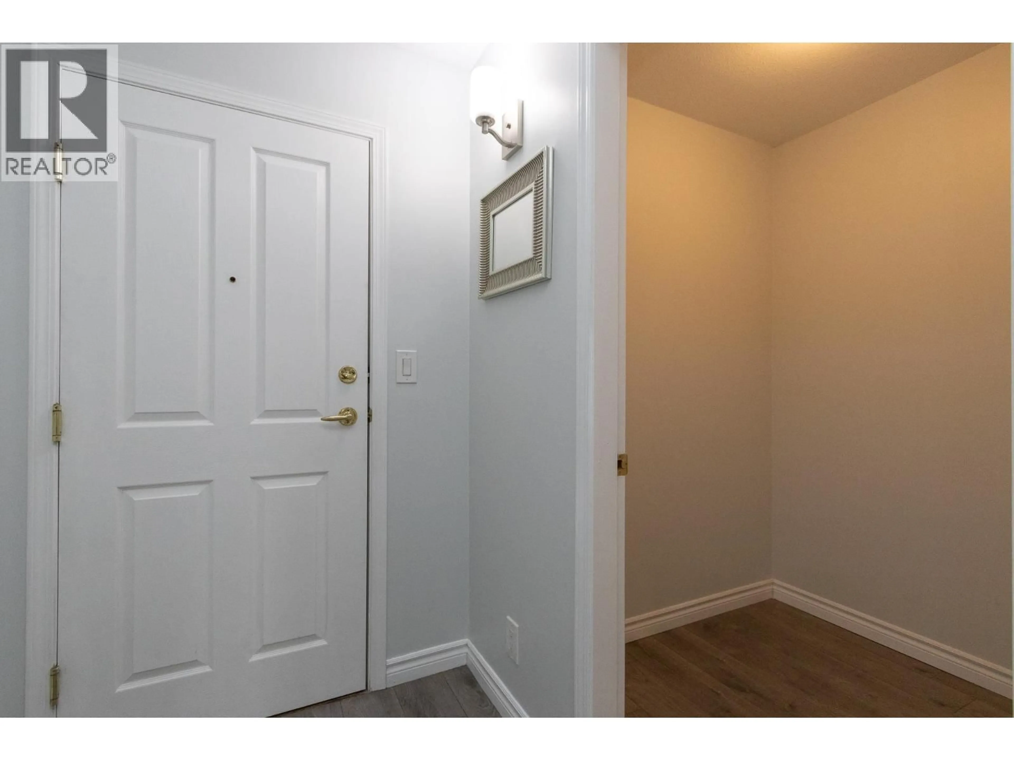 Indoor entryway for 208 - 5650 OAK STREET, Vancouver British Columbia V6M2V6