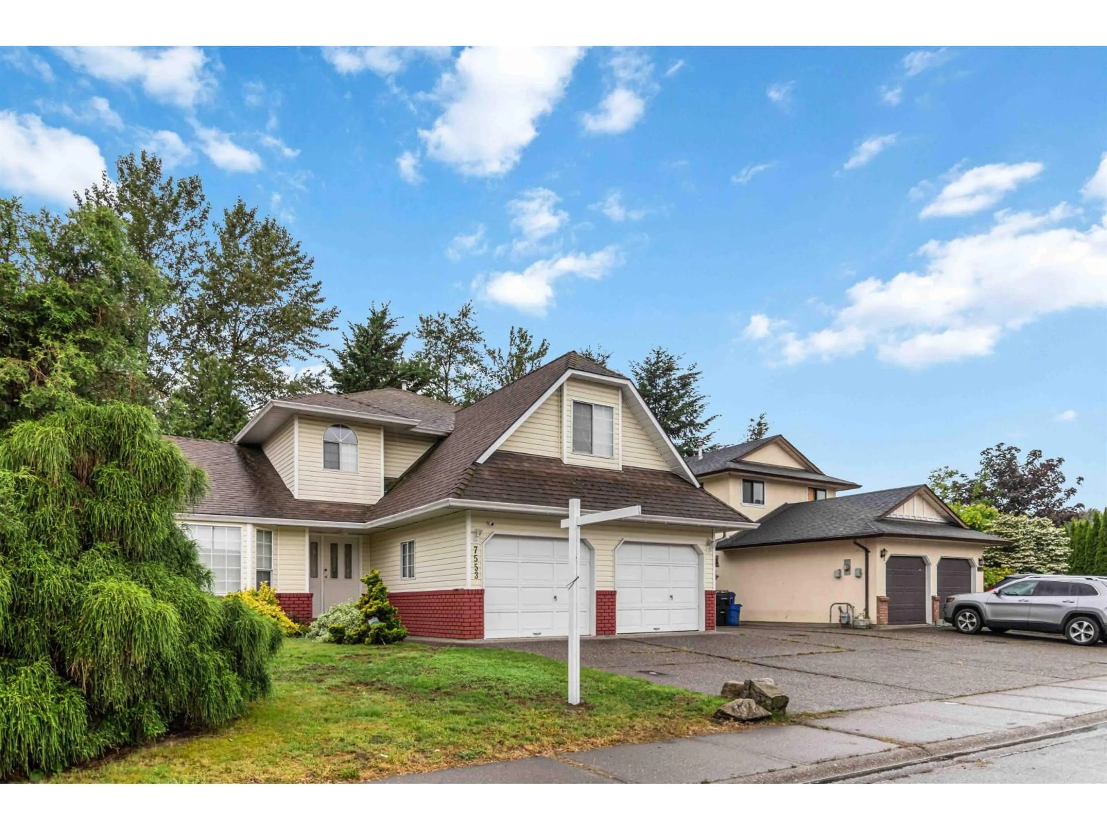 Home with vinyl exterior material, street for 7553 SAPPHIRE DRIVE, Chilliwack British Columbia V2R3B3