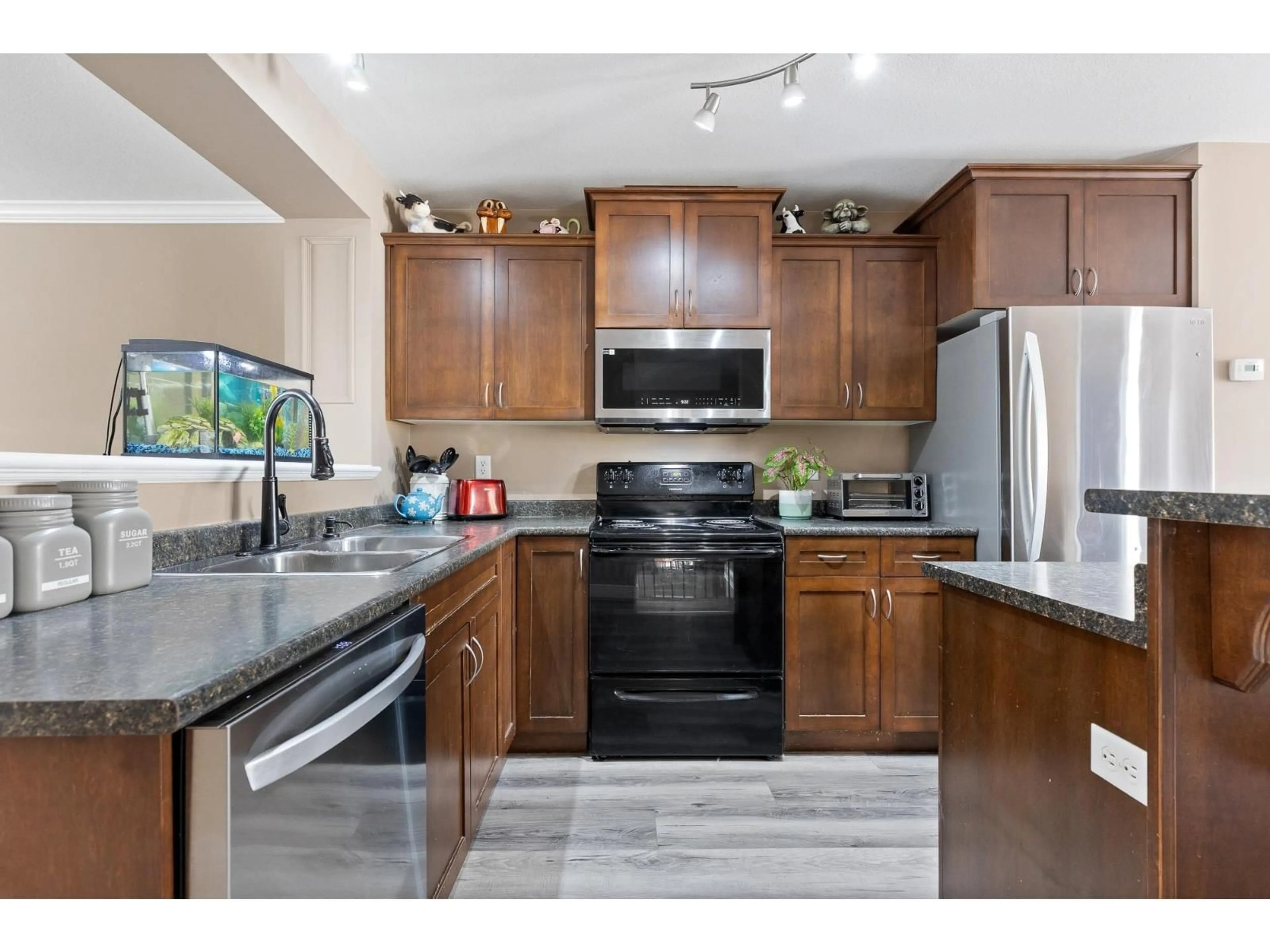 Open concept kitchen, ceramic/tile floor for 39 - 5556 PEACH ROAD, Chilliwack British Columbia V2R5X4