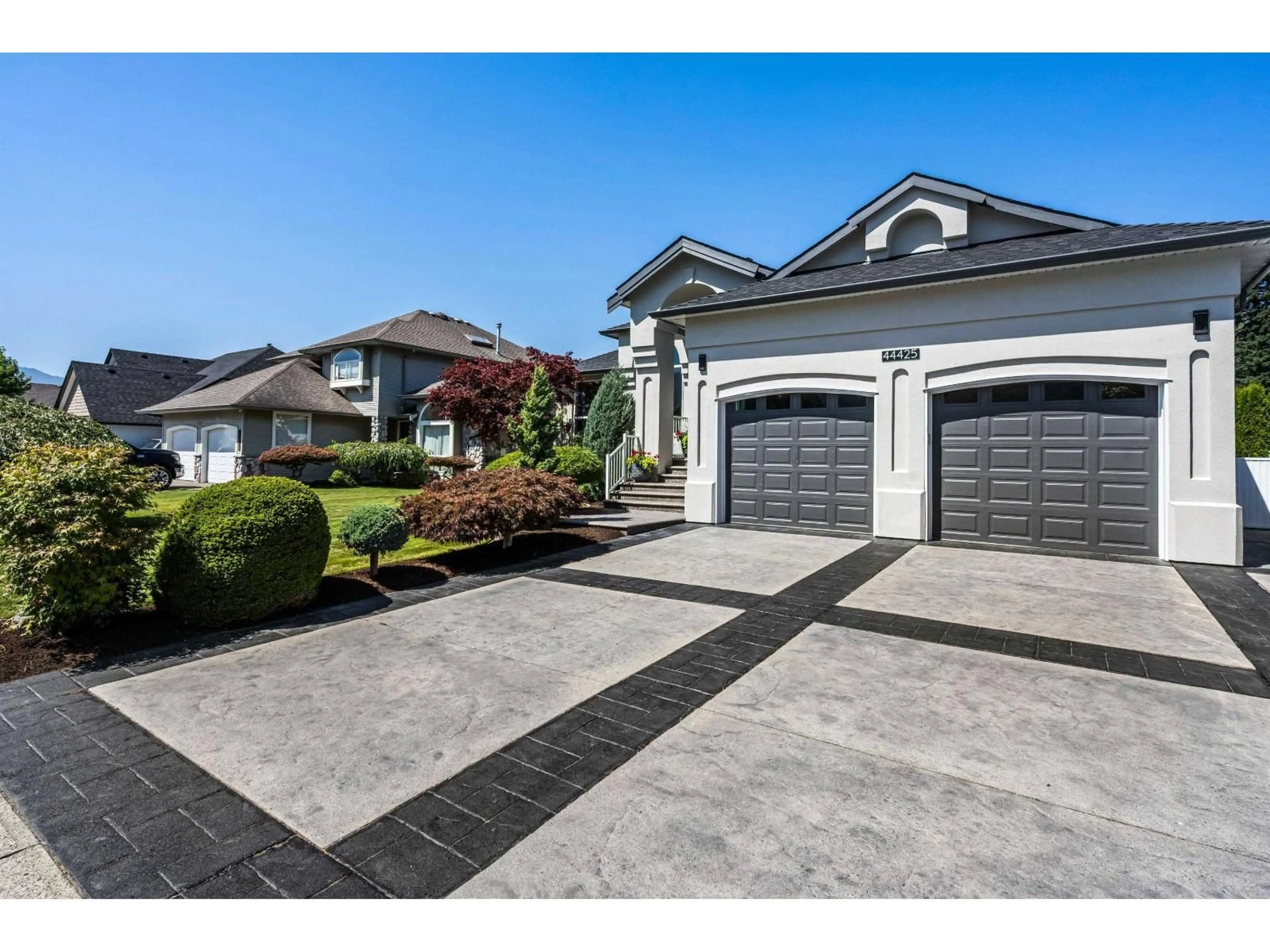 Home with vinyl exterior material, street for 44425 ELSIE PLACE, Chilliwack British Columbia V2R5L1