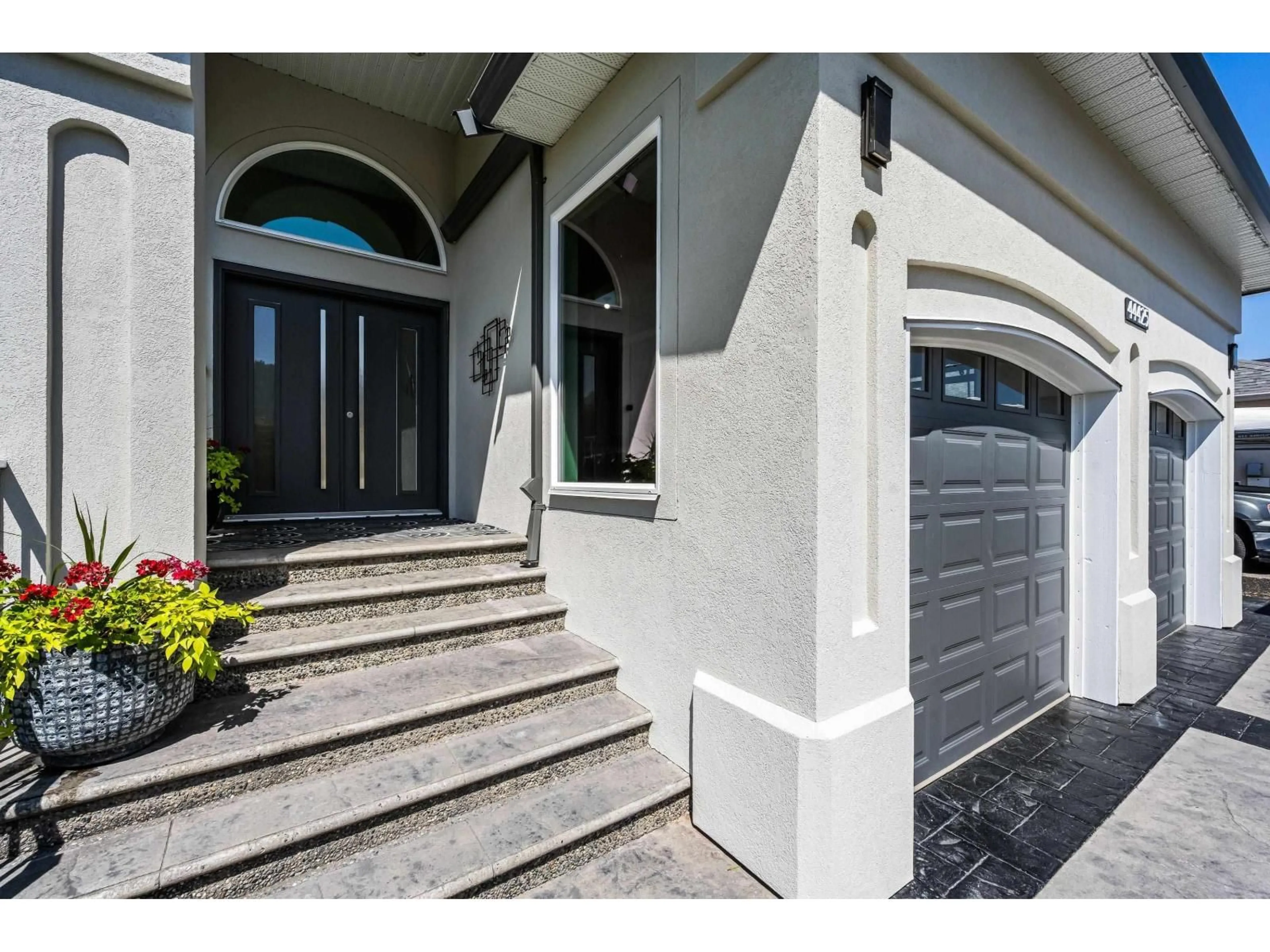 Indoor entryway for 44425 ELSIE PLACE, Chilliwack British Columbia V2R5L1