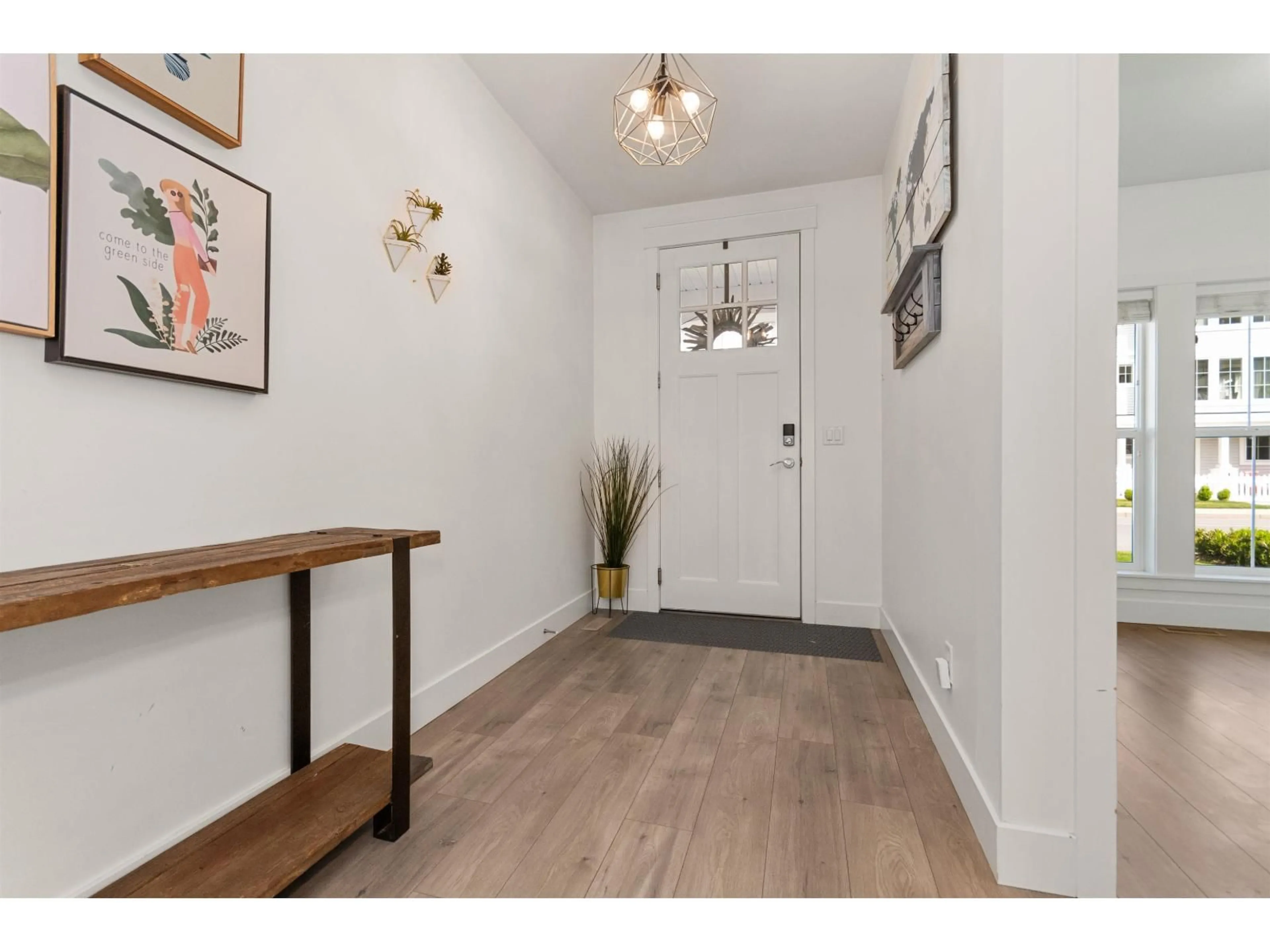 Indoor entryway for 44410 FRESHWATER DRIVE, Chilliwack British Columbia V2R6A3