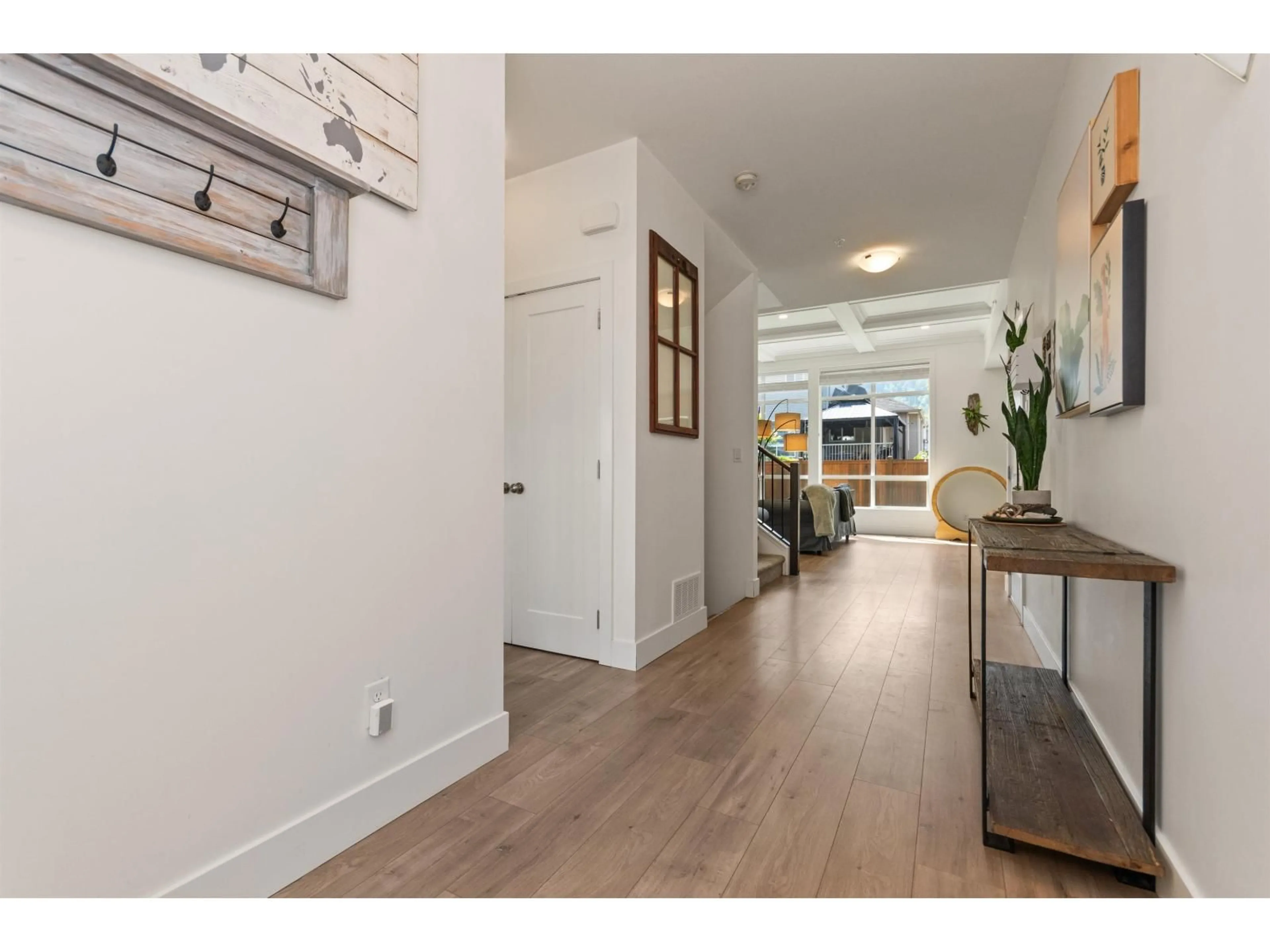 Indoor entryway for 44410 FRESHWATER DRIVE, Chilliwack British Columbia V2R6A3