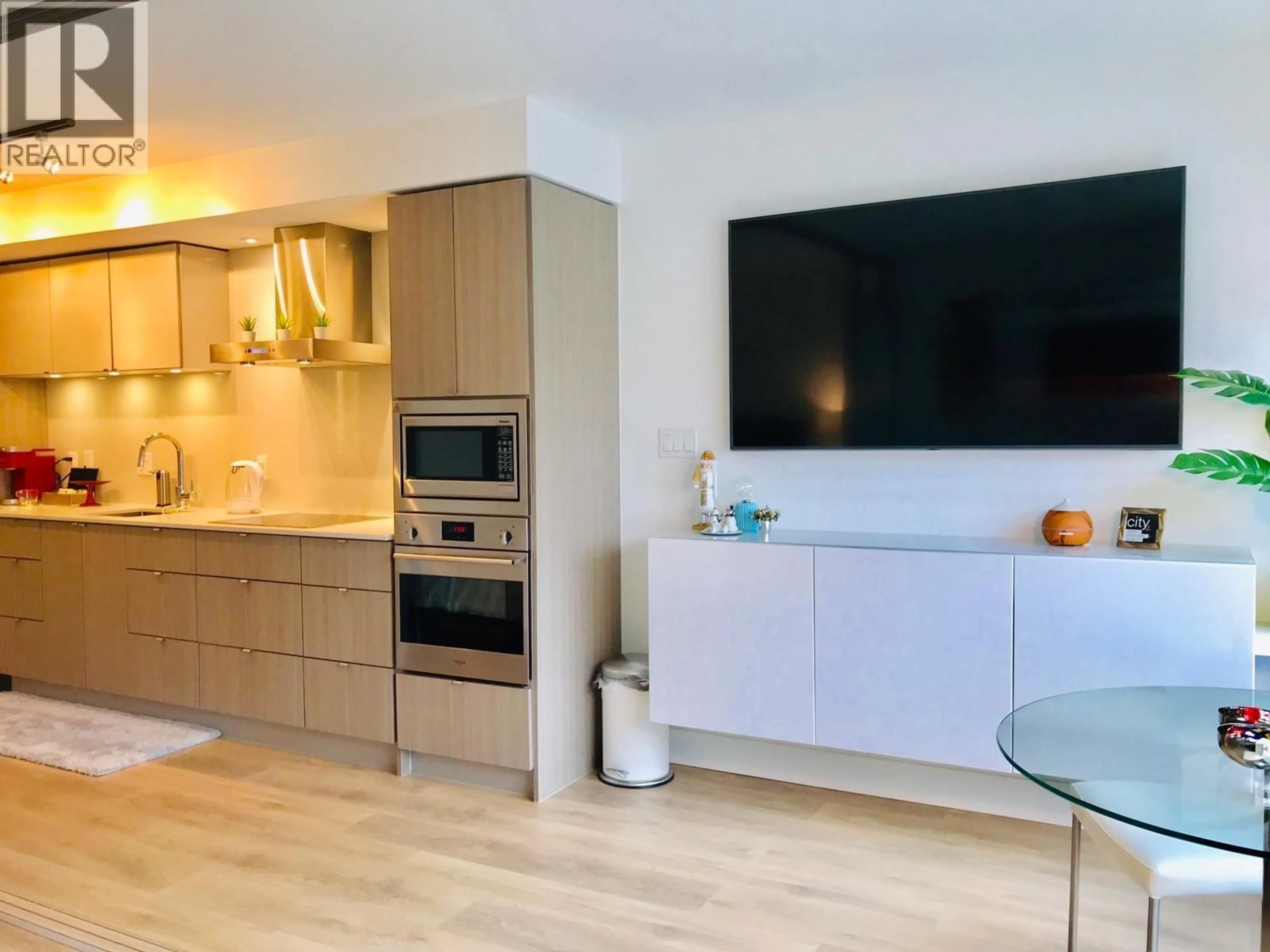 Open concept kitchen, wood/laminate floor for 508 - 1788 COLUMBIA STREET, Vancouver British Columbia V5Y0L7