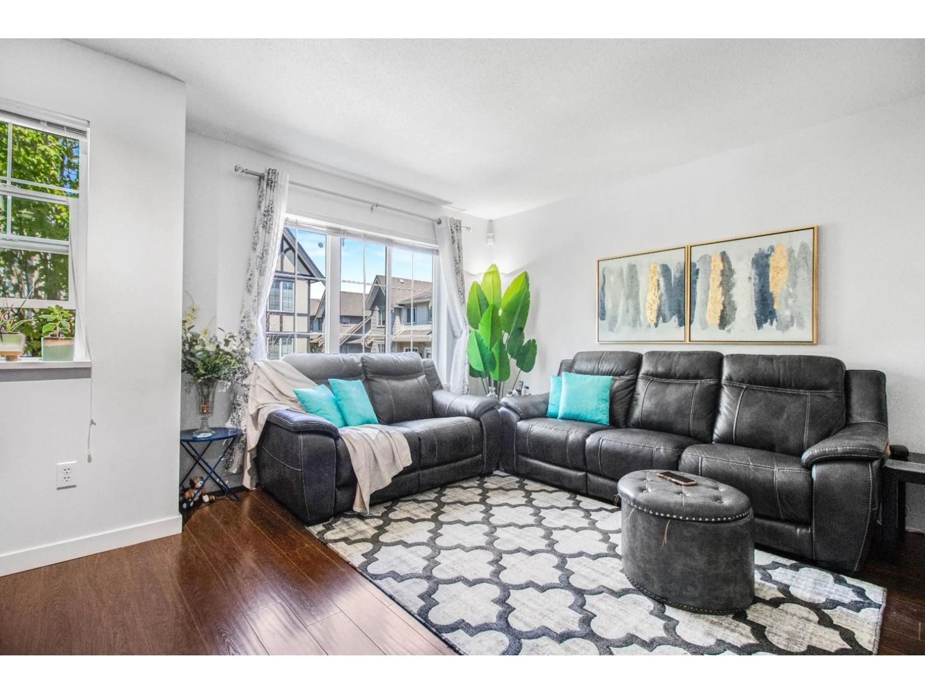 Living room with furniture, unknown for 92 - 20875 80 AVENUE, Langley British Columbia V2Y0B2