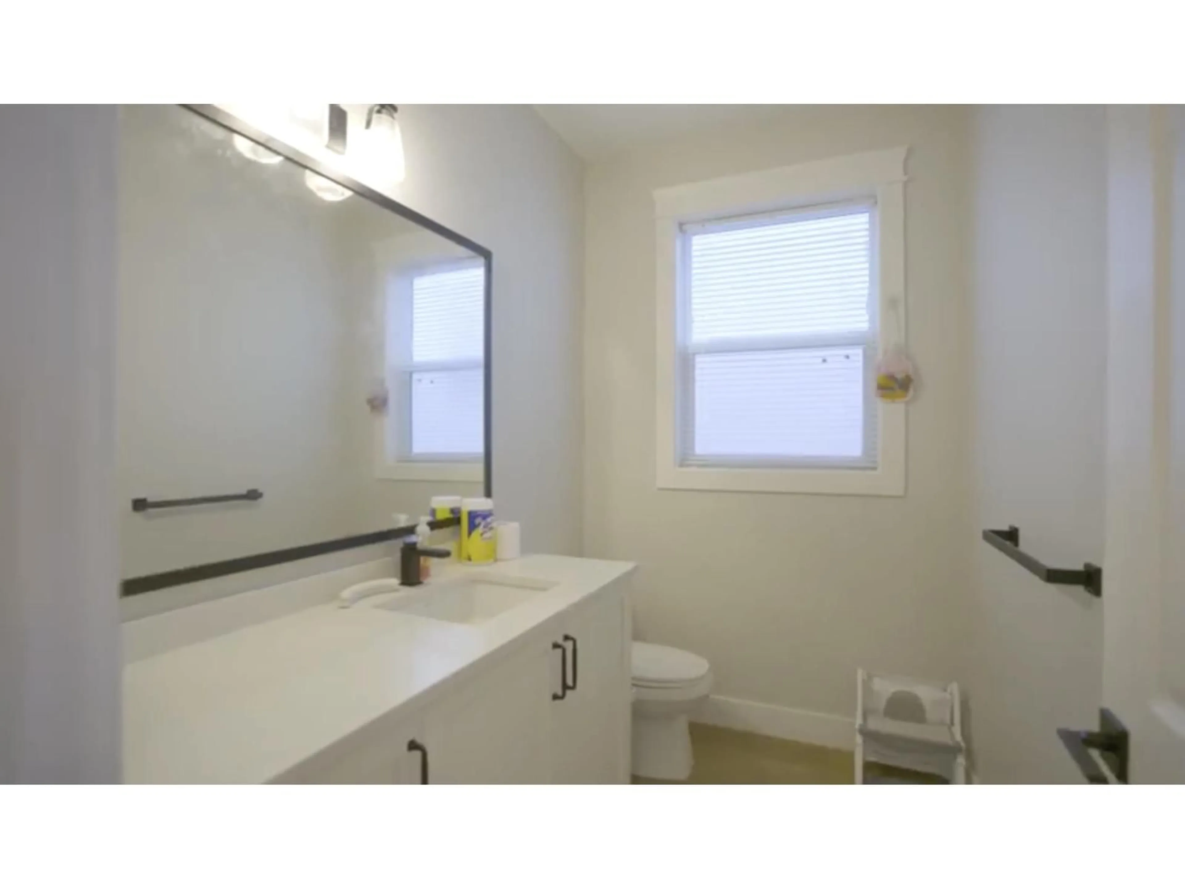 Standard bathroom, unknown for 21 - 4217 OLD CLAYBURN ROAD, Abbotsford British Columbia V3G1L5