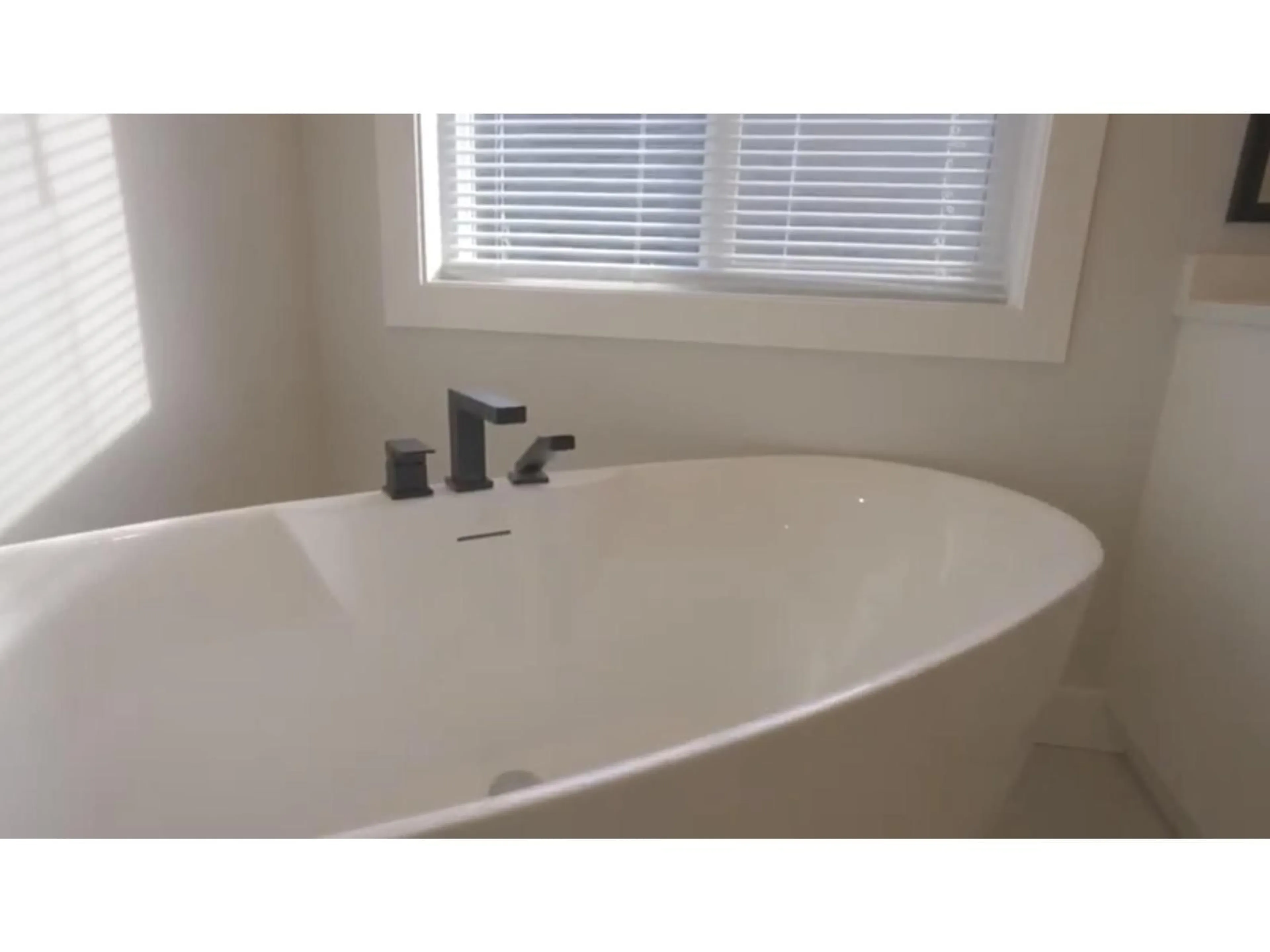 Contemporary bathroom, unknown for 21 - 4217 OLD CLAYBURN ROAD, Abbotsford British Columbia V3G1L5