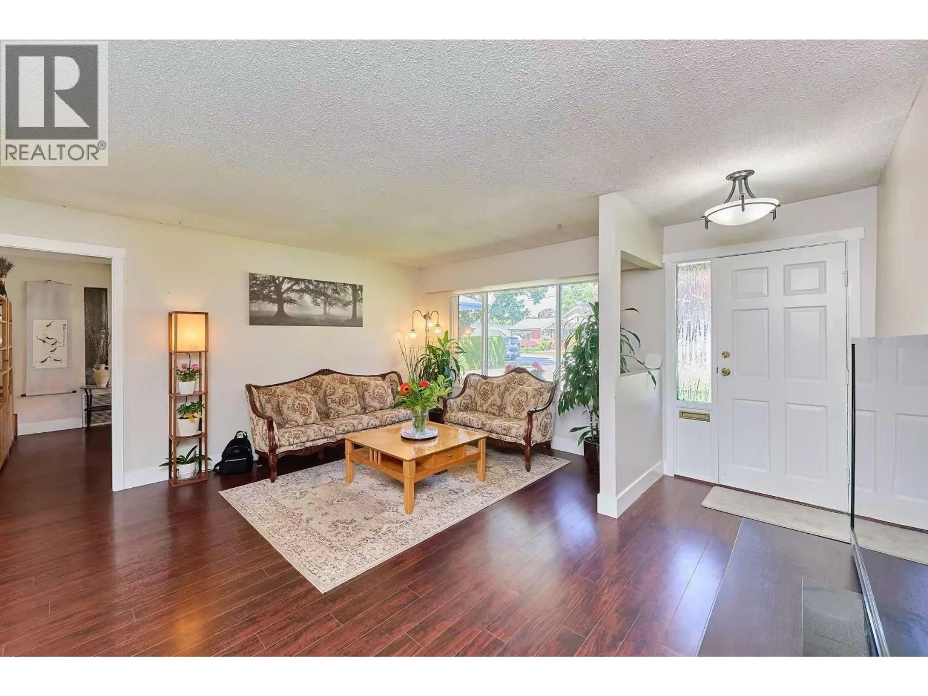 Living room with furniture, wood/laminate floor for 6086 49 AVENUE, Delta British Columbia V4K1Z1