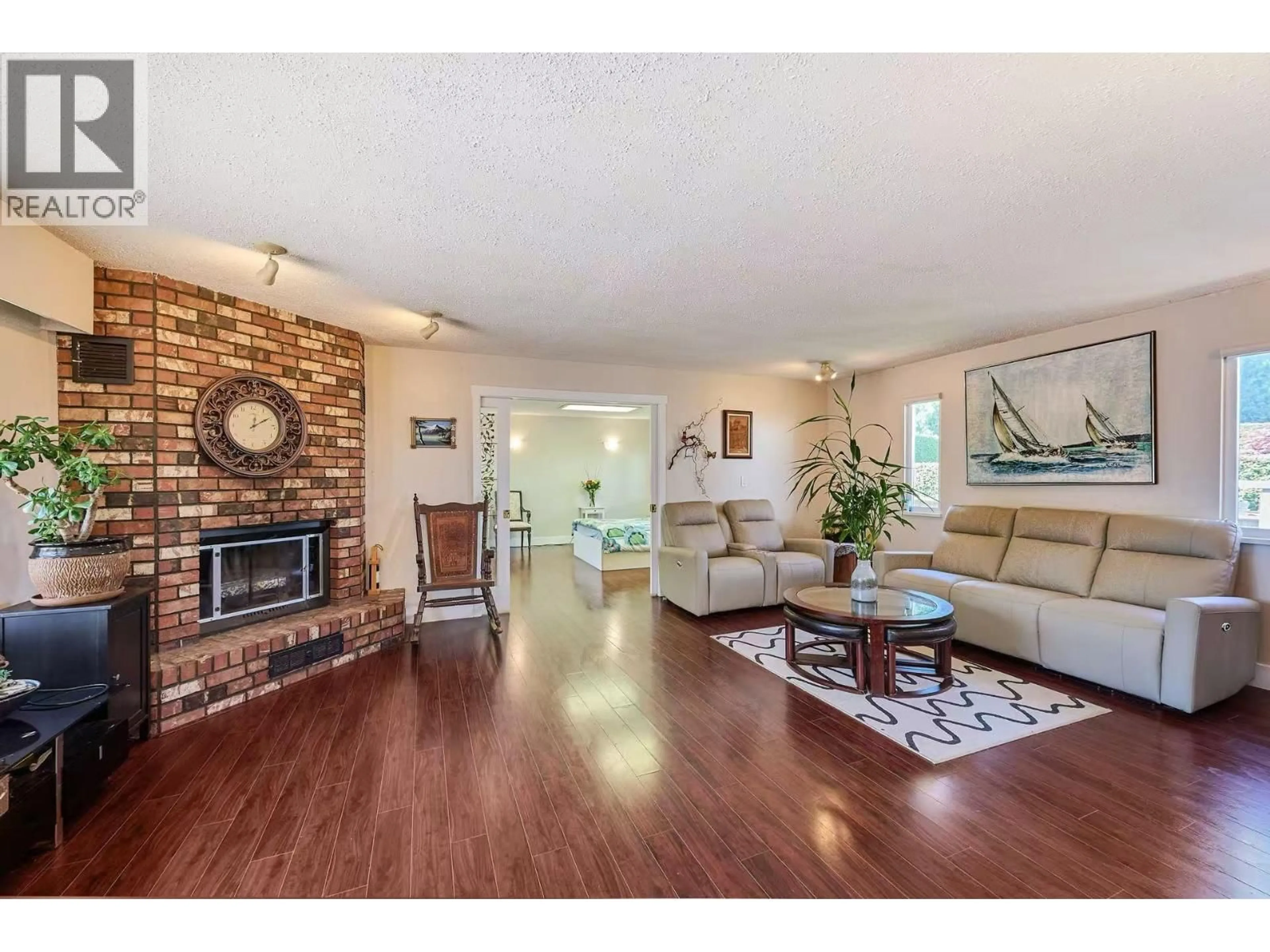 Living room with furniture, wood/laminate floor for 6086 49 AVENUE, Delta British Columbia V4K1Z1