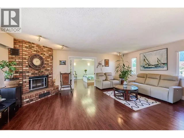 6086 49 AVENUE, Delta 4