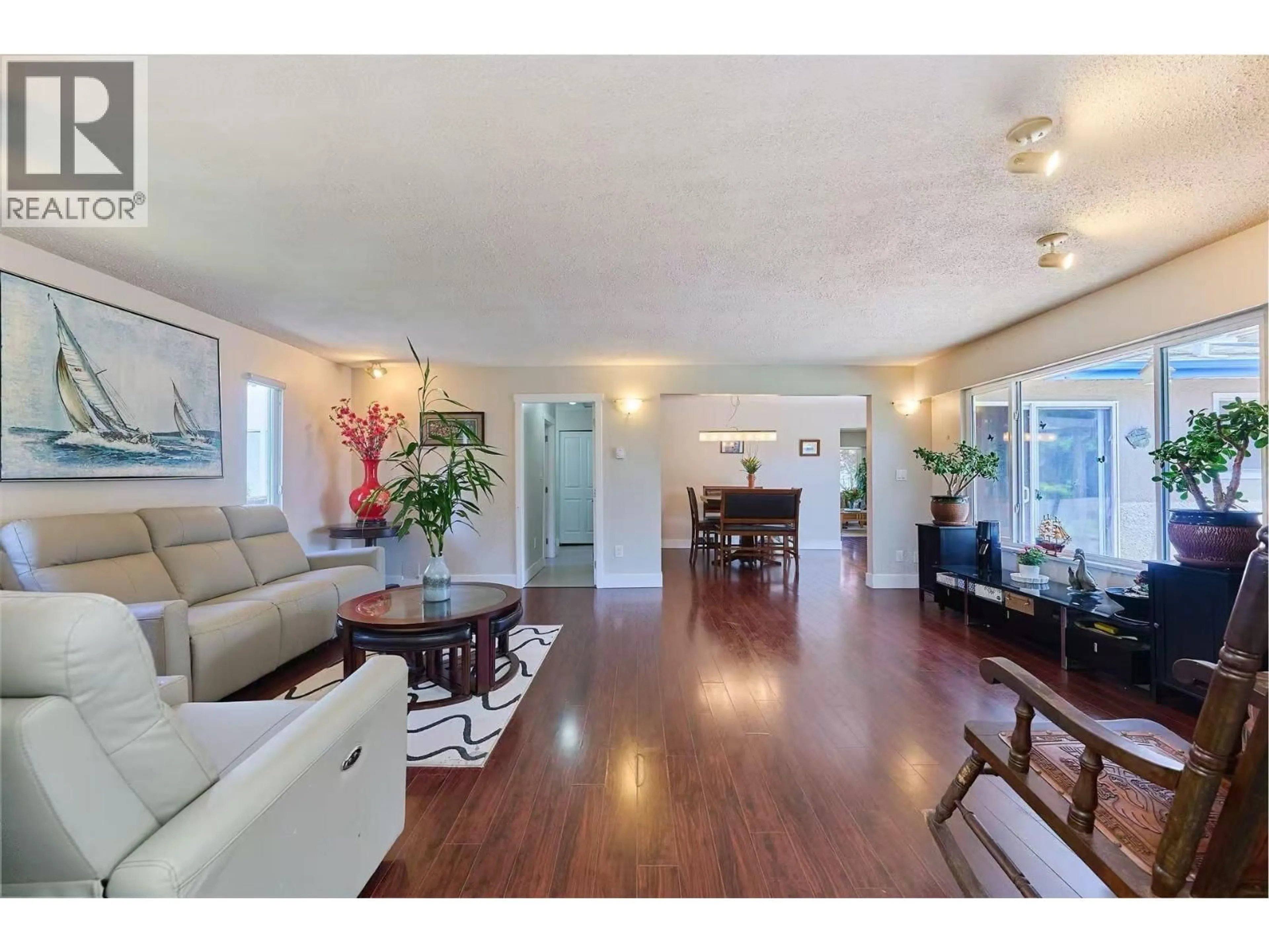 Living room with furniture, wood/laminate floor for 6086 49 AVENUE, Delta British Columbia V4K1Z1