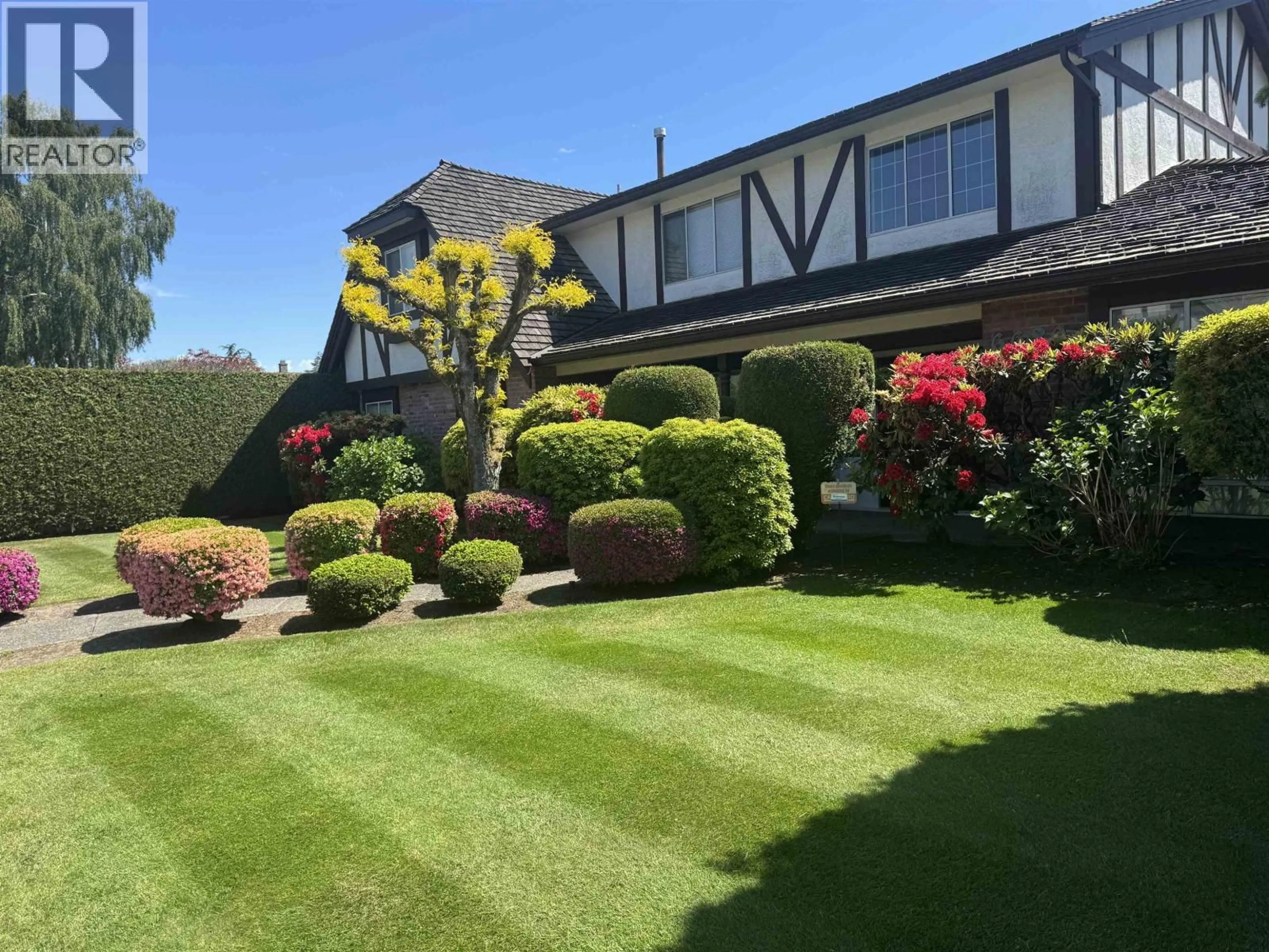 A pic from outside/outdoor area/front of a property/back of a property/a pic from drone, street for 6680 JUNIPER DRIVE, Richmond British Columbia V7E4Z6