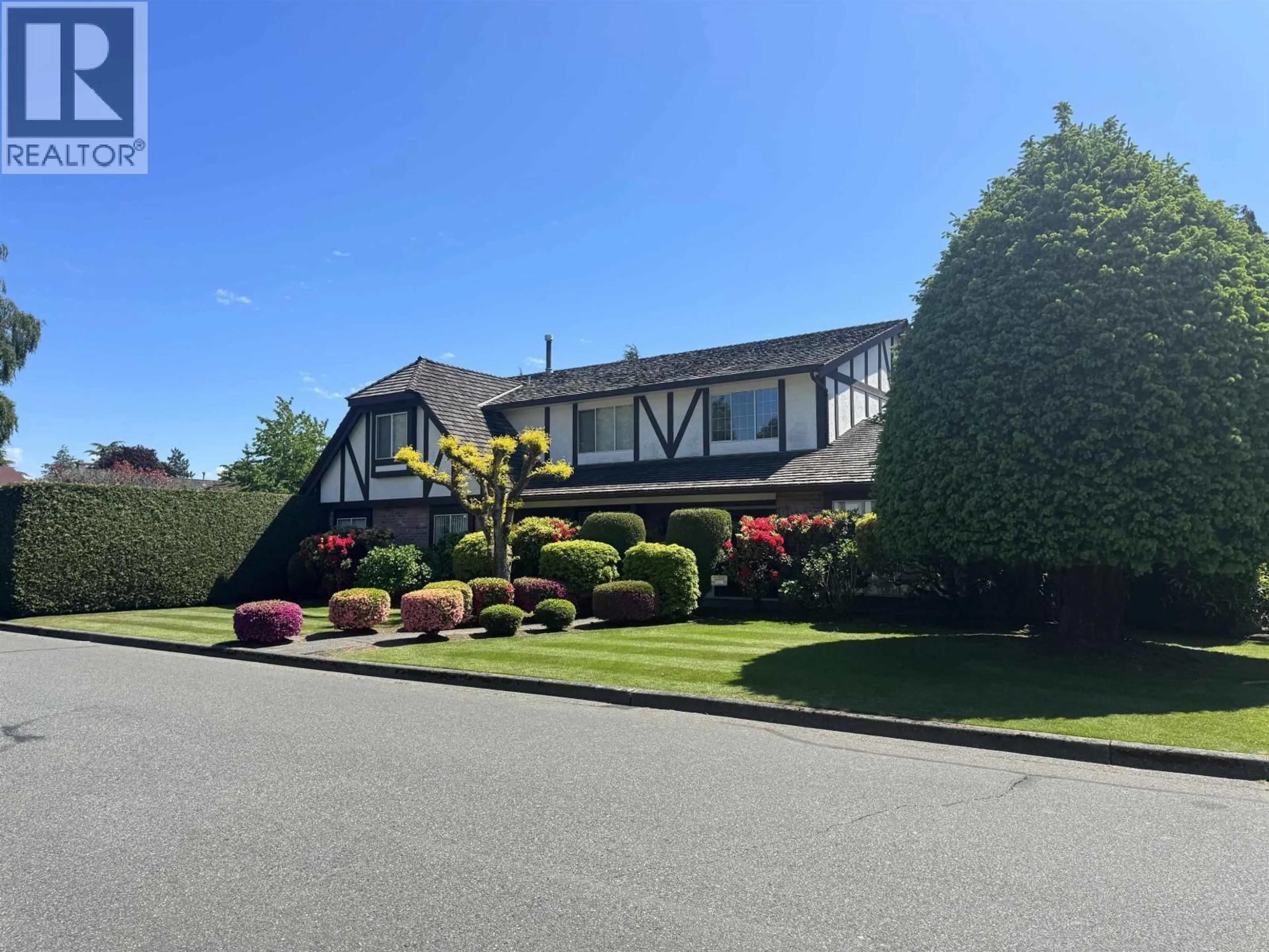 A pic from outside/outdoor area/front of a property/back of a property/a pic from drone, street for 6680 JUNIPER DRIVE, Richmond British Columbia V7E4Z6