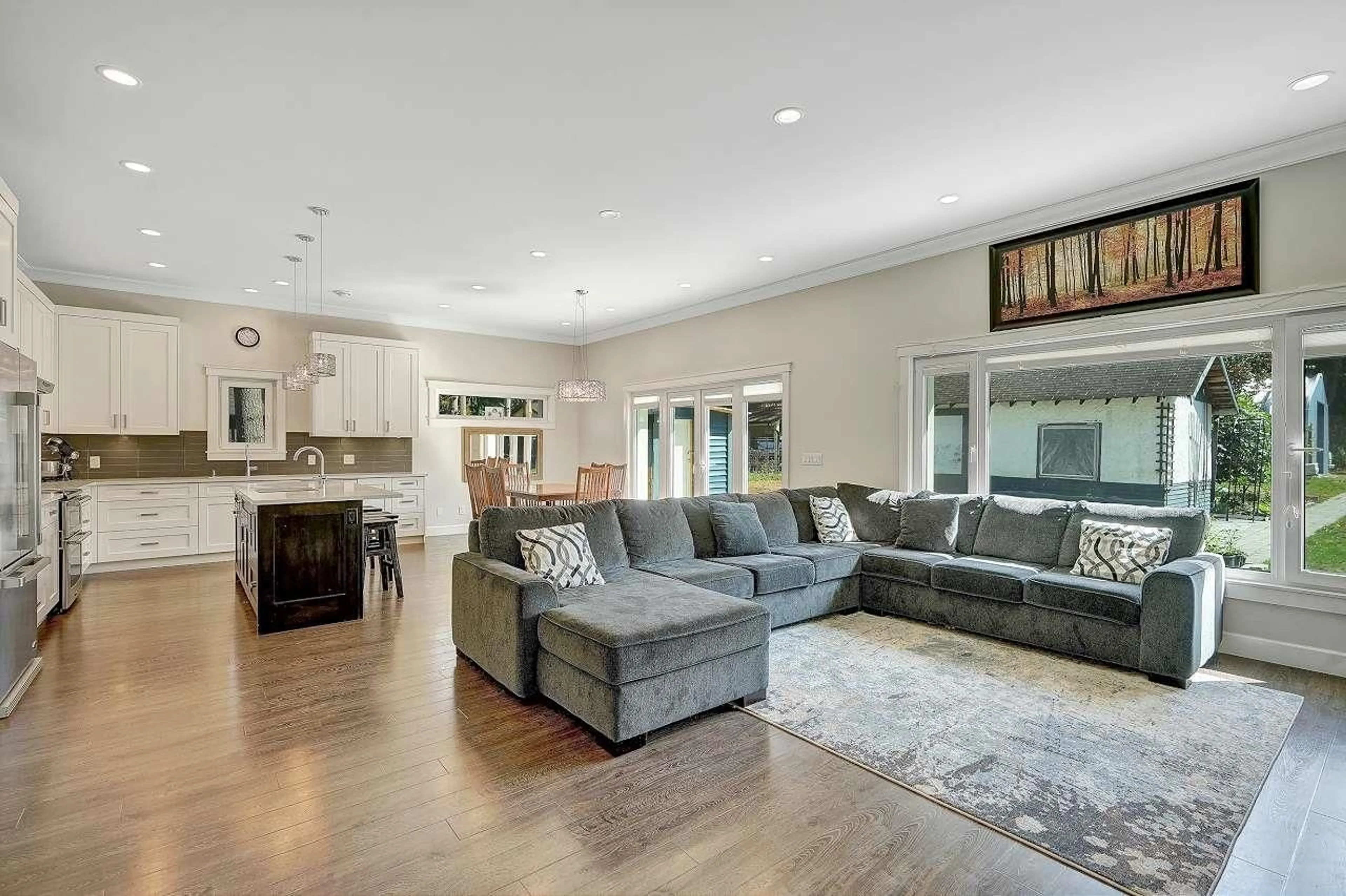 Open concept kitchen, unknown for 20210 28 AVENUE, Langley British Columbia V2Z2B9