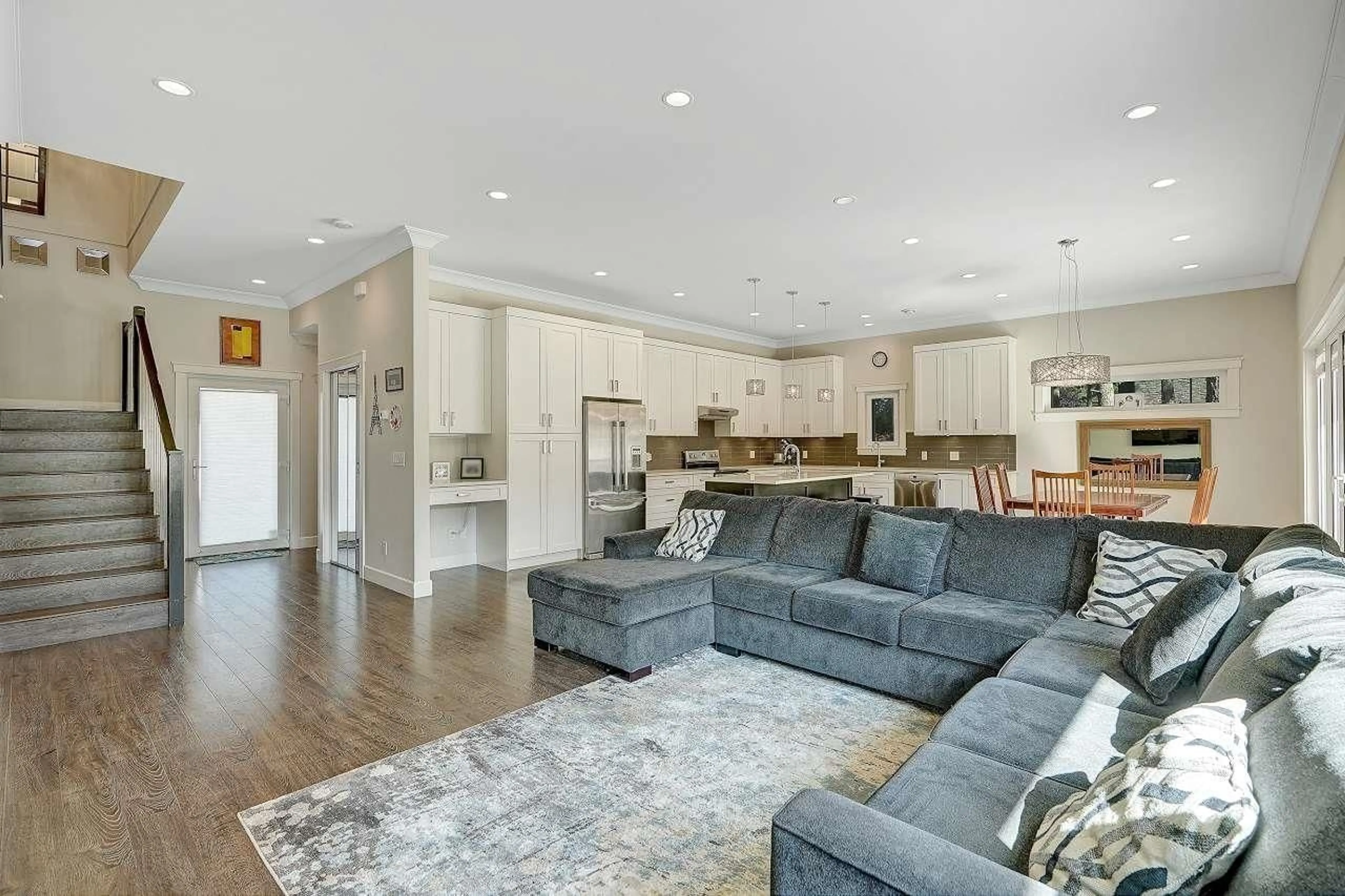 Open concept kitchen, unknown for 20210 28 AVENUE, Langley British Columbia V2Z2B9