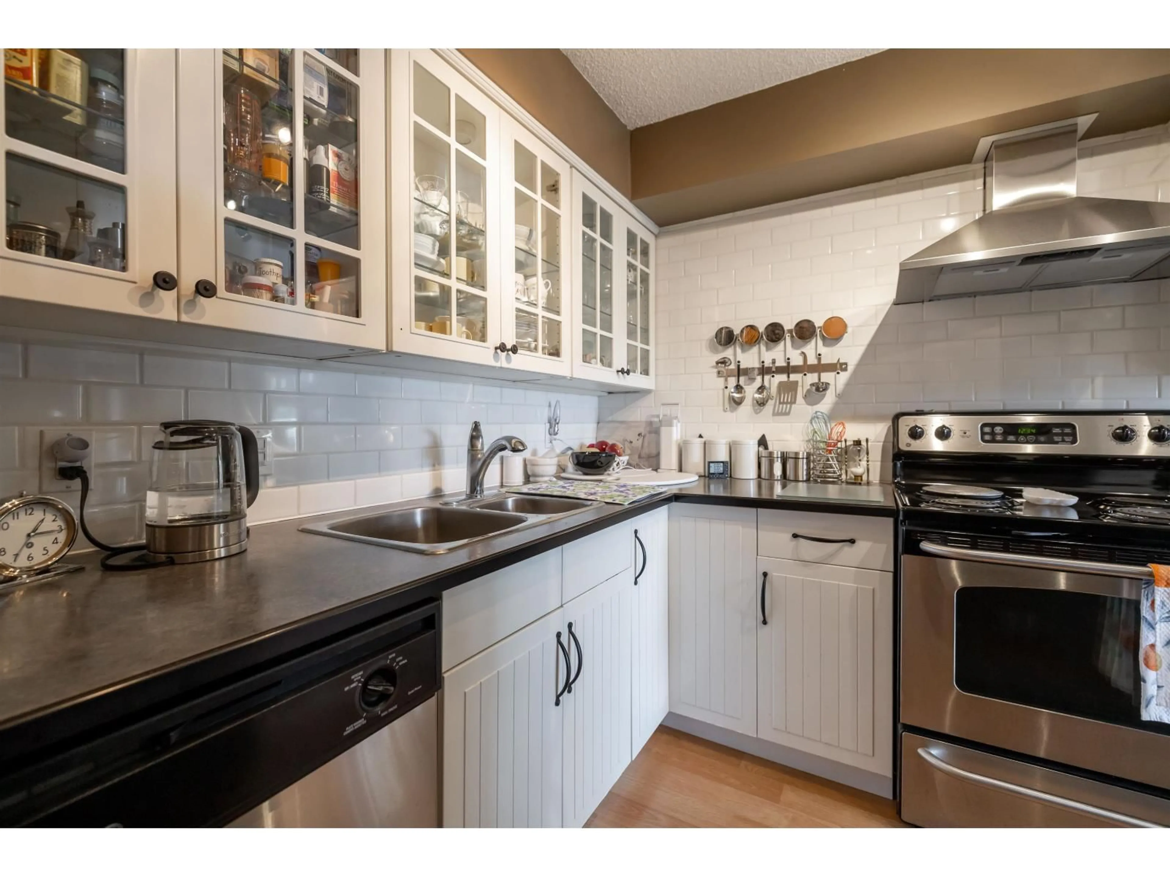 Standard kitchen, unknown for 301 - 1389 WINTER STREET, Surrey British Columbia V4B3Y2