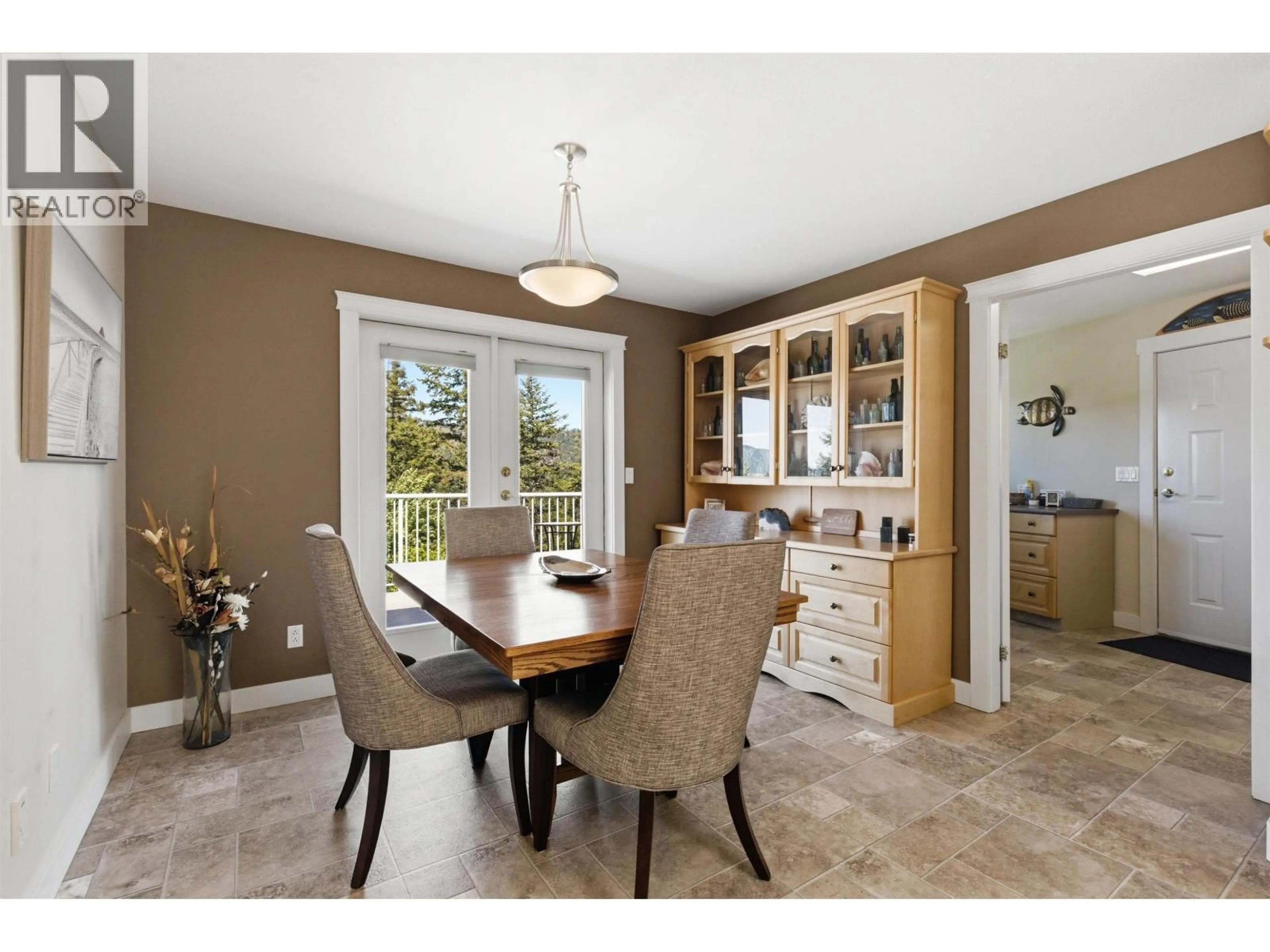 Dining room, ceramic/tile floor for 2104 AQUA VIEW PLACE, Williams Lake British Columbia V2G5G2