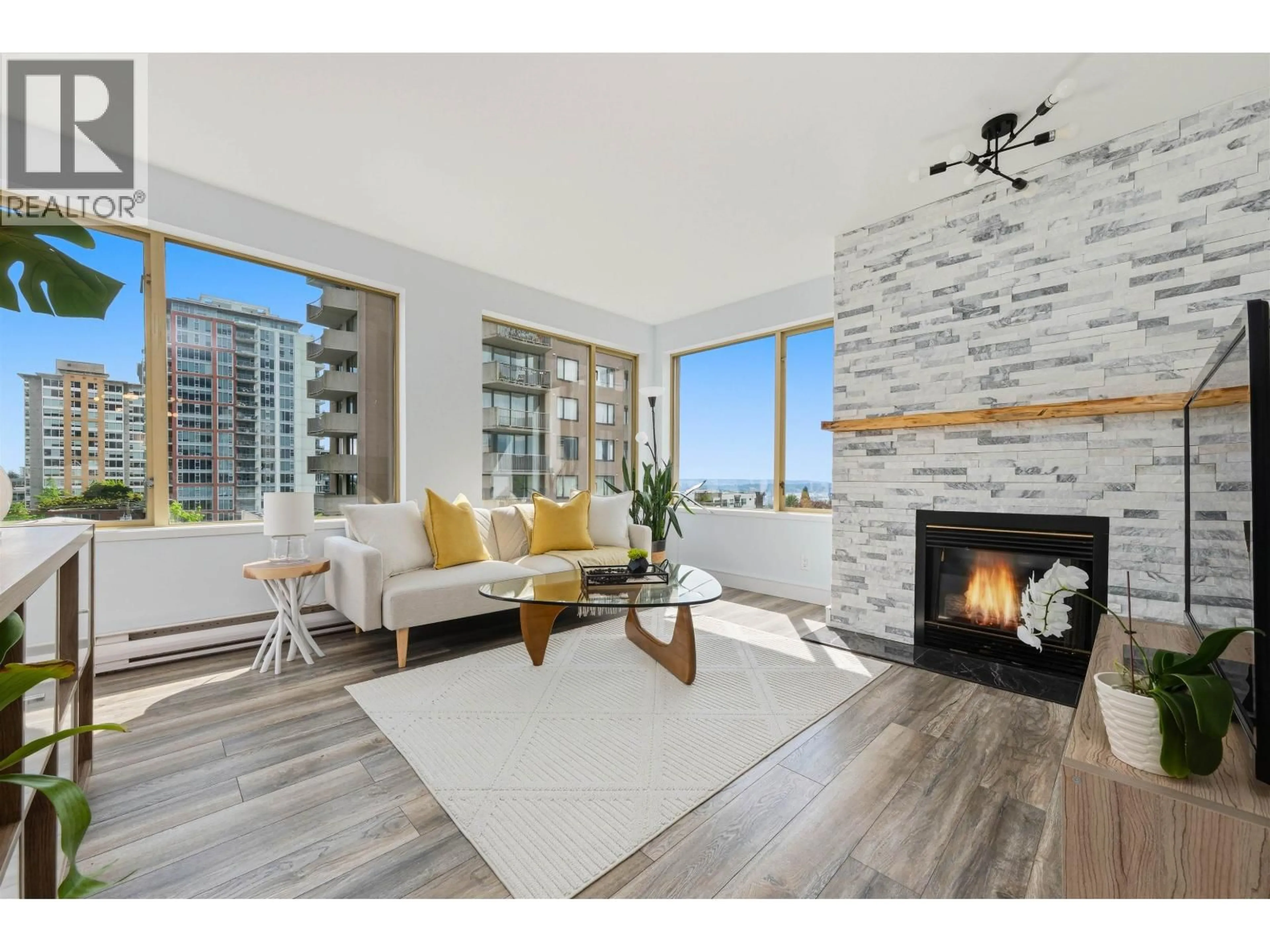 Living room with furniture, unknown for 606 - 137 17 STREET, North Vancouver British Columbia V7M1V5