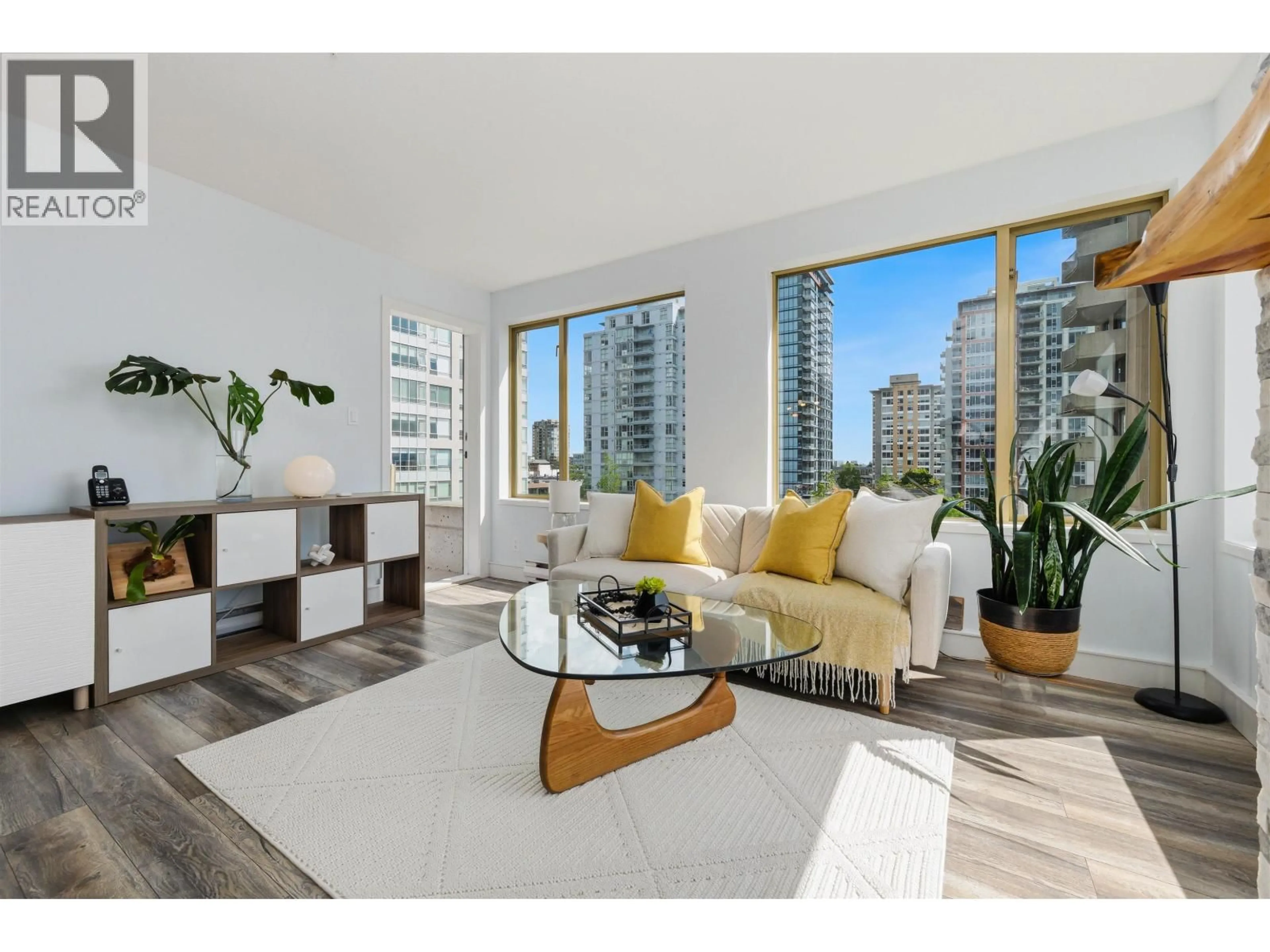 Living room with furniture, unknown for 606 - 137 17 STREET, North Vancouver British Columbia V7M1V5