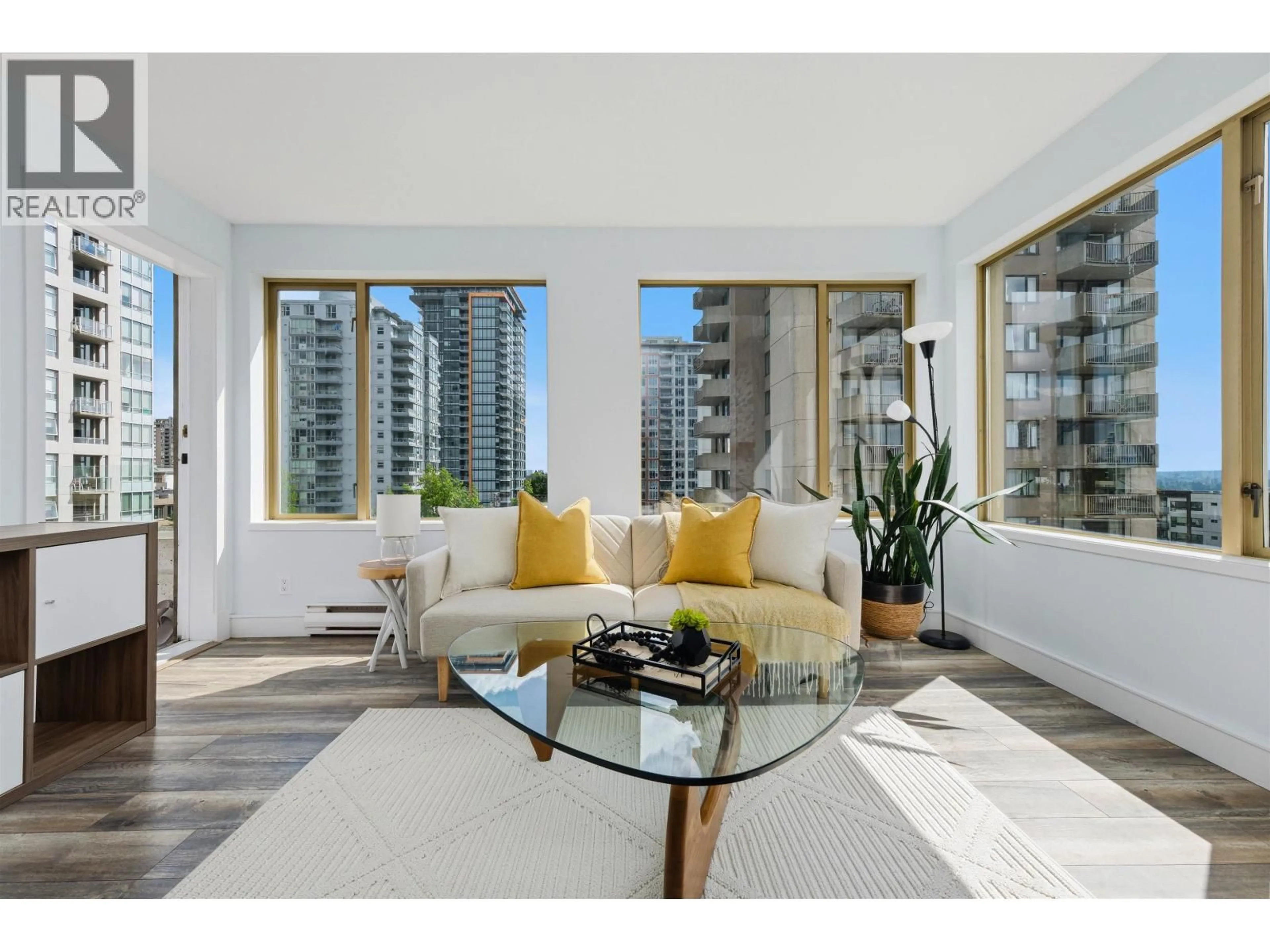 Living room with furniture, unknown for 606 - 137 17 STREET, North Vancouver British Columbia V7M1V5