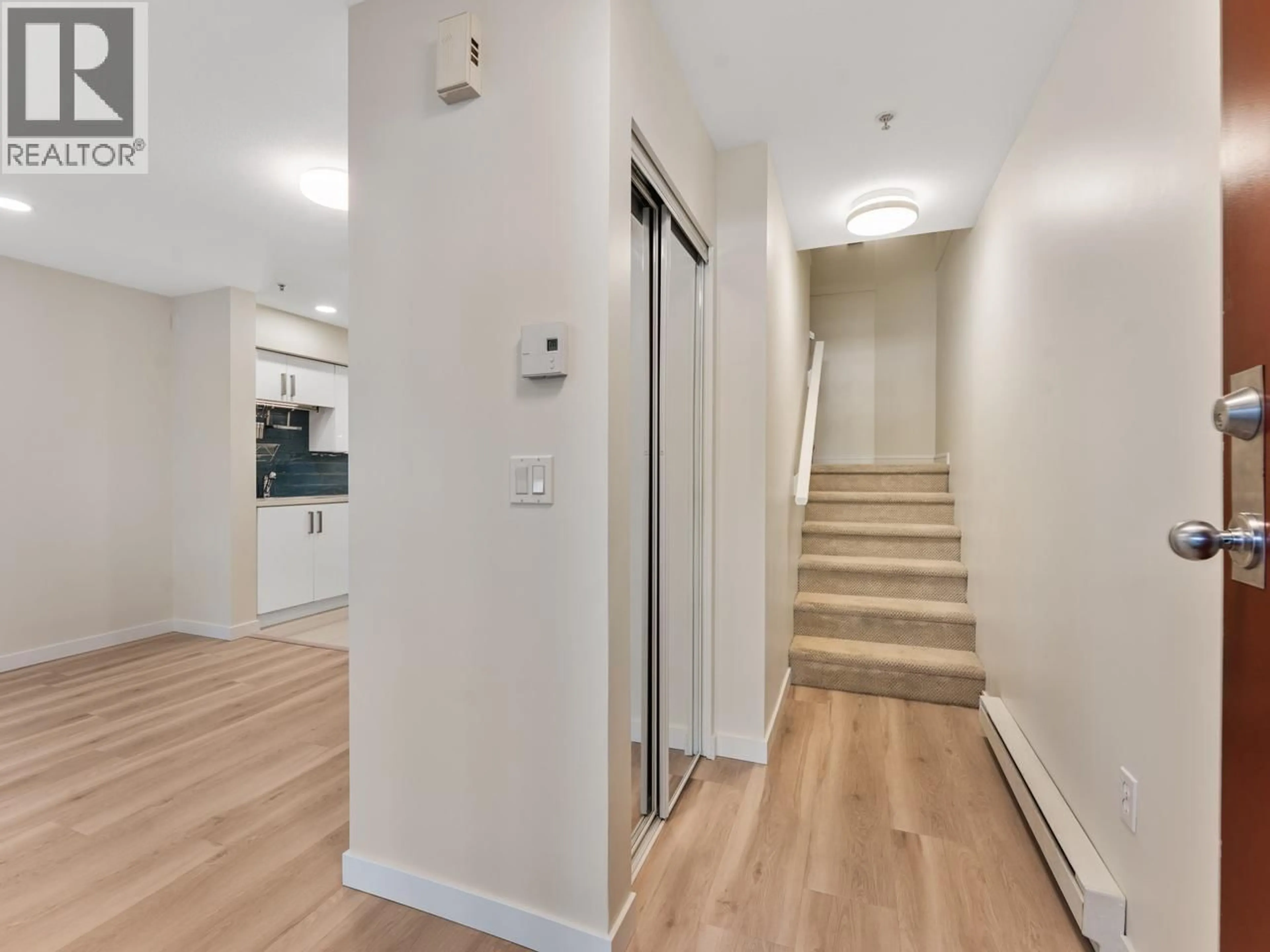 Indoor foyer for 3138 4TH AVENUE, Vancouver British Columbia V6K1R7
