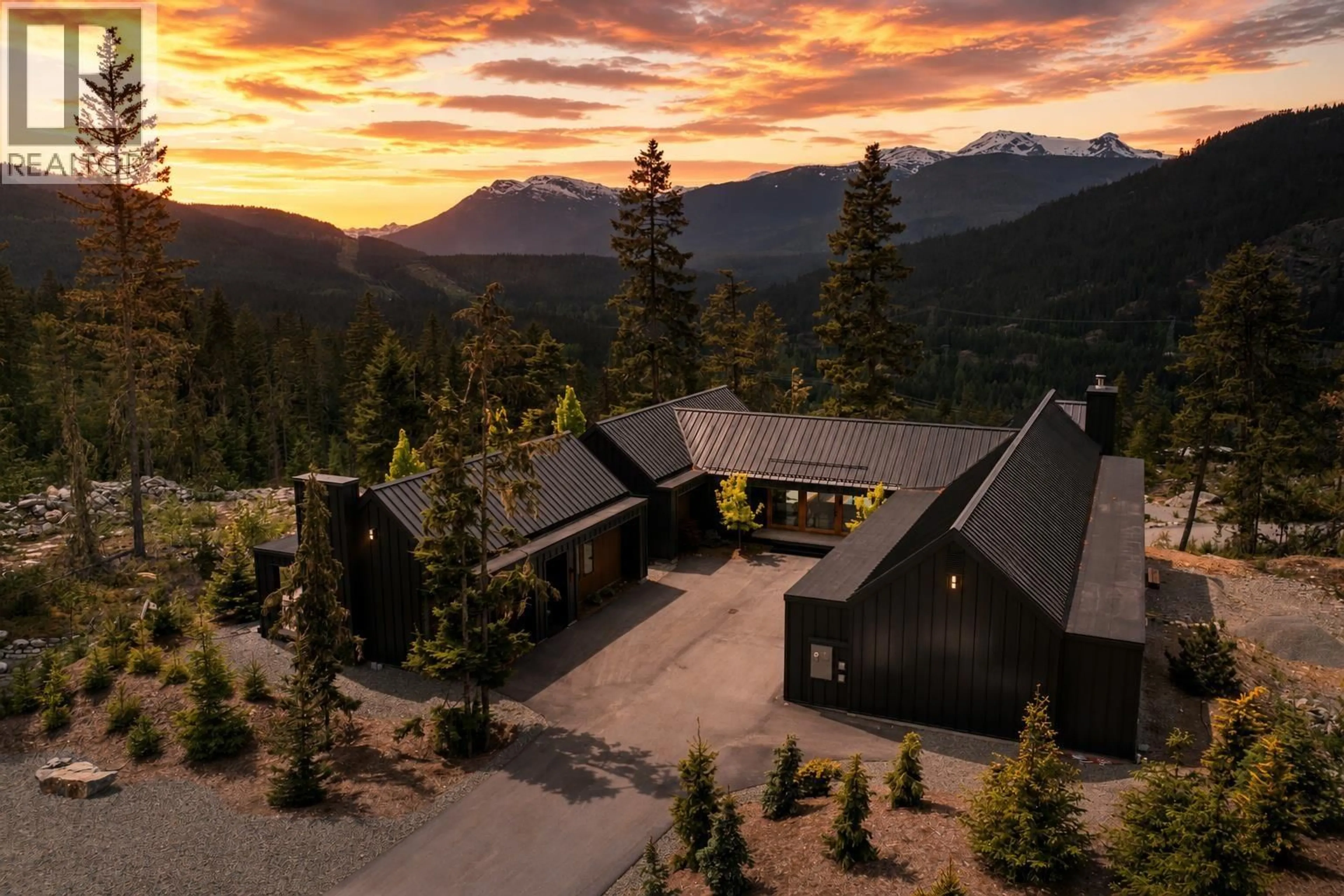 A pic from outside/outdoor area/front of a property/back of a property/a pic from drone, mountain view for 9304 STELLER'S WAY, Whistler British Columbia V8E1M1